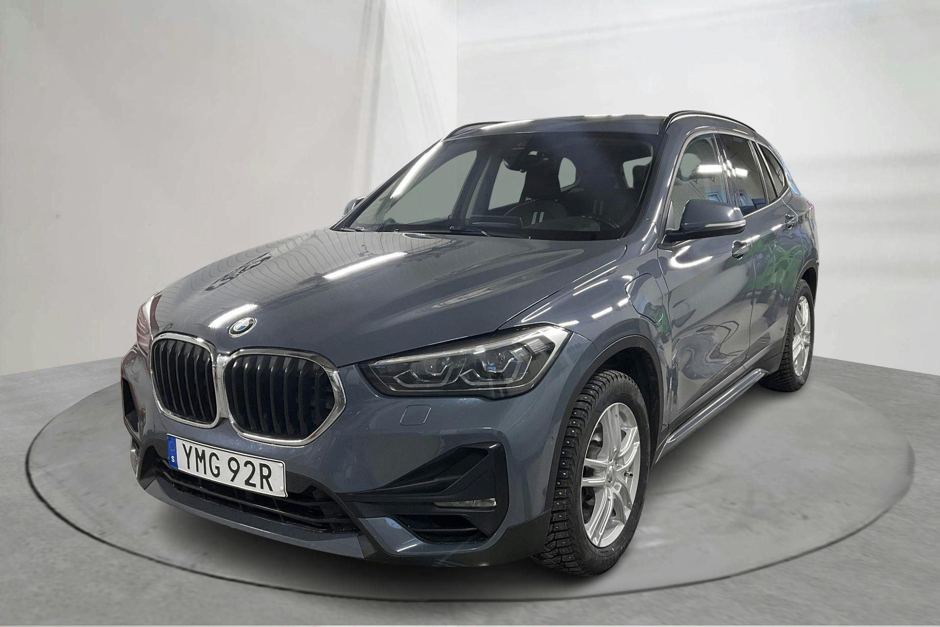 Zdjęcie prezentacyjne 1 z 18: BMW X1 xDrive25e 9,7kWh LCI, F48 (220hk) - 149 820 km - Automatyczna - Dark Grey - 2021