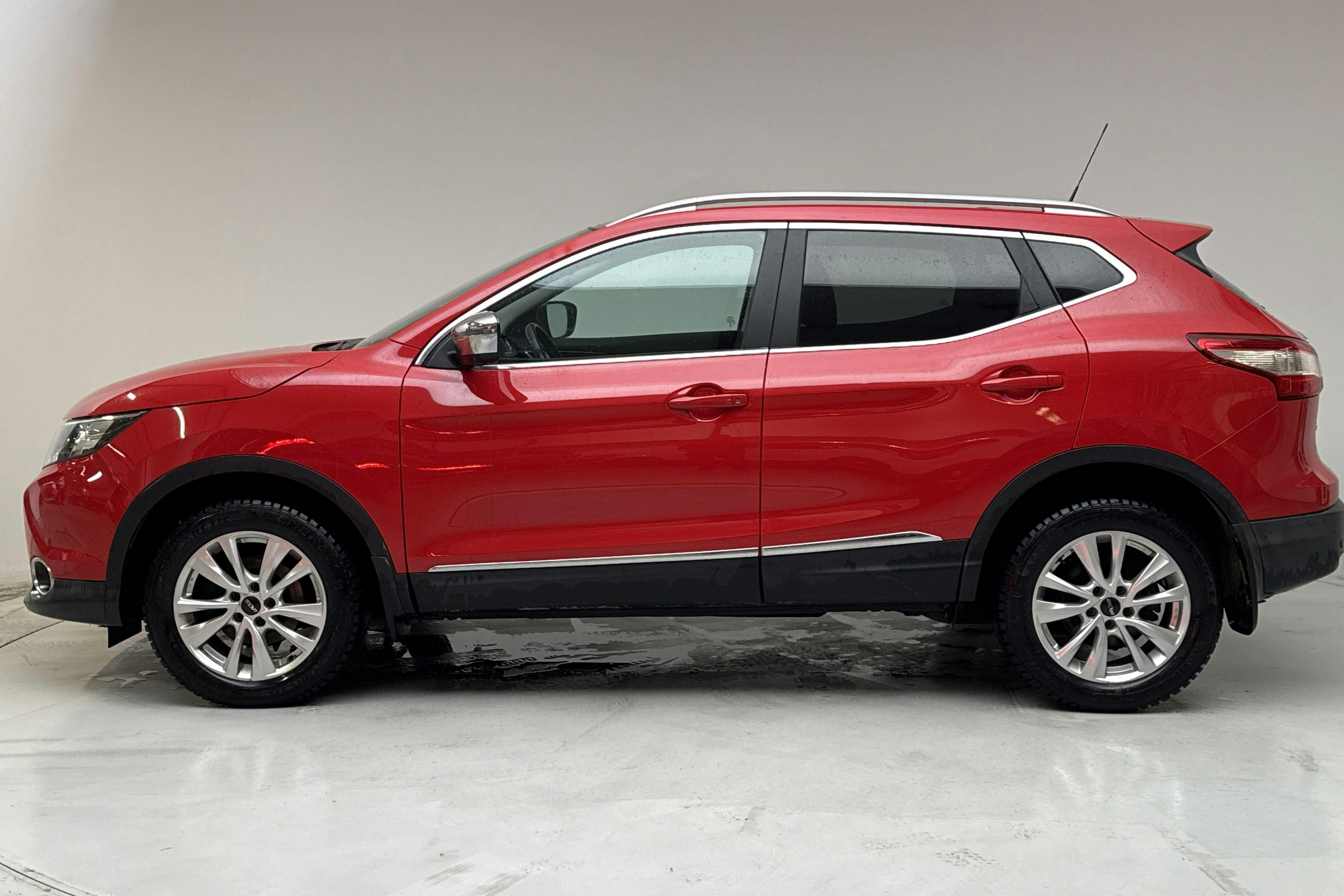 Præsentationsfoto 2 af 17: Nissan Qashqai 1.2 (115hk) - 88 520 kilometer - Salgsautomat - Rød farve - 2016