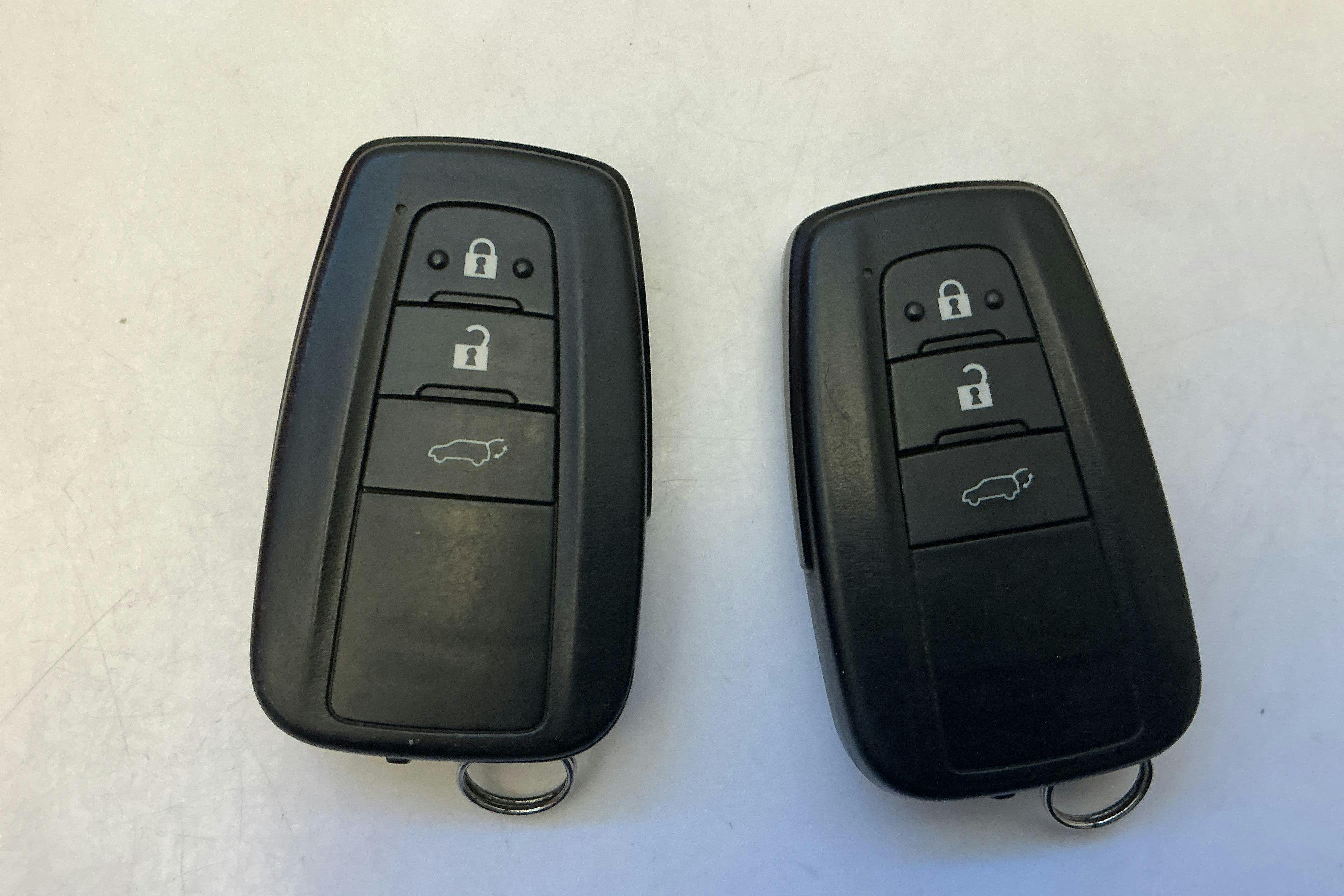 Presentationsfoto 15 av 15: Toyota RAV4 2.5 HSD AWD (222hk) - 15 891 mil - Automat - vit - 2020