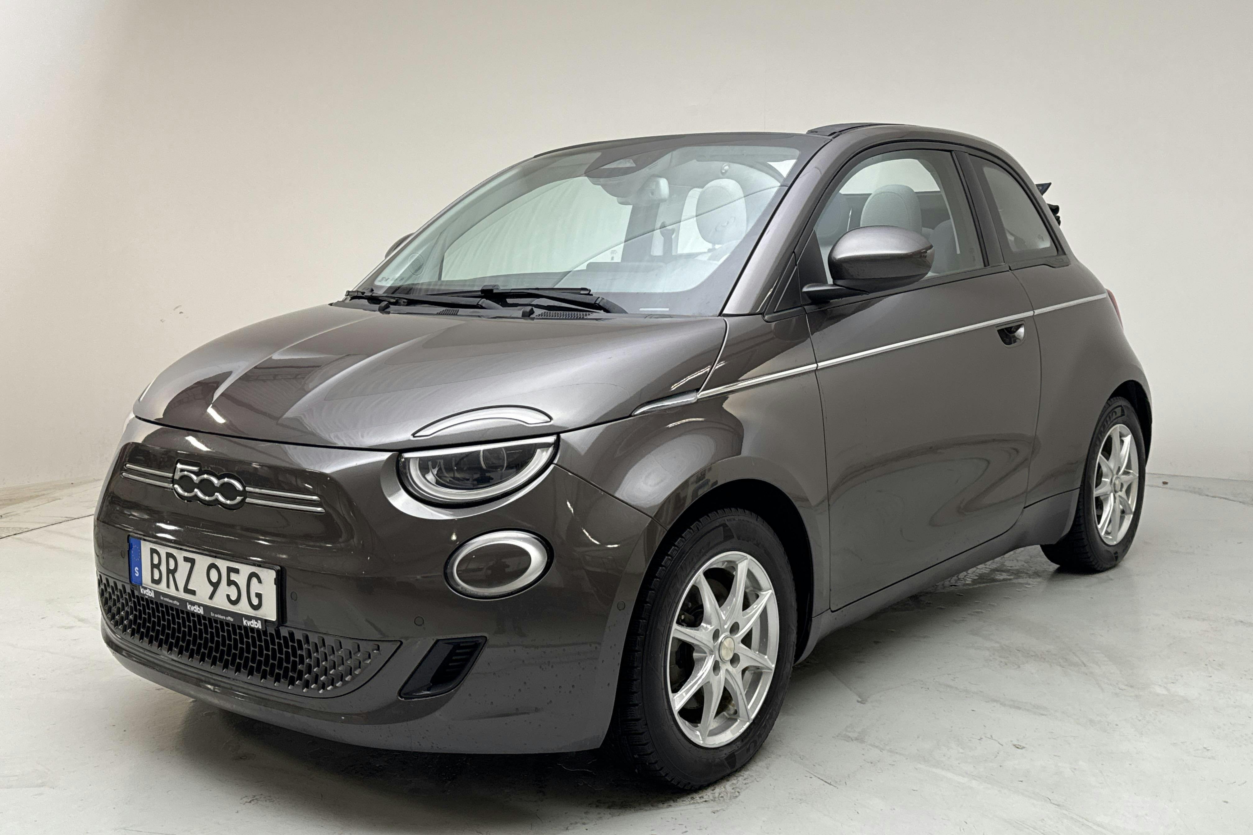 Presentation photo 1 of 22: Fiat 500e Cabriolet (118hk) - 75 630 km - Manual - brown - 2021