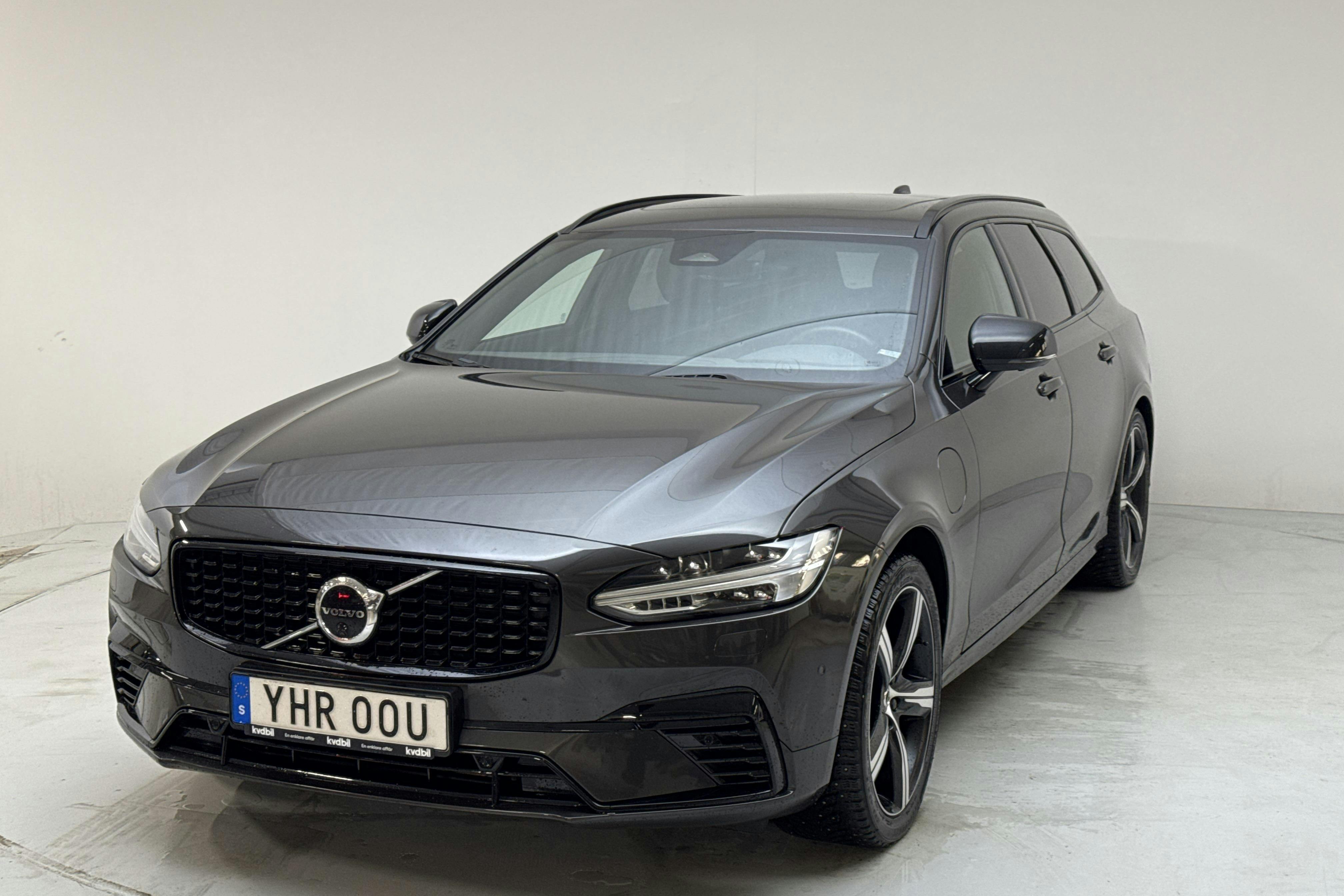 Präsentationsfoto 1 von 20: Volvo V90 T6 AWD Recharge (350hk) - 64 120 Kilometer - Verkaufsautomat - grau - 2023