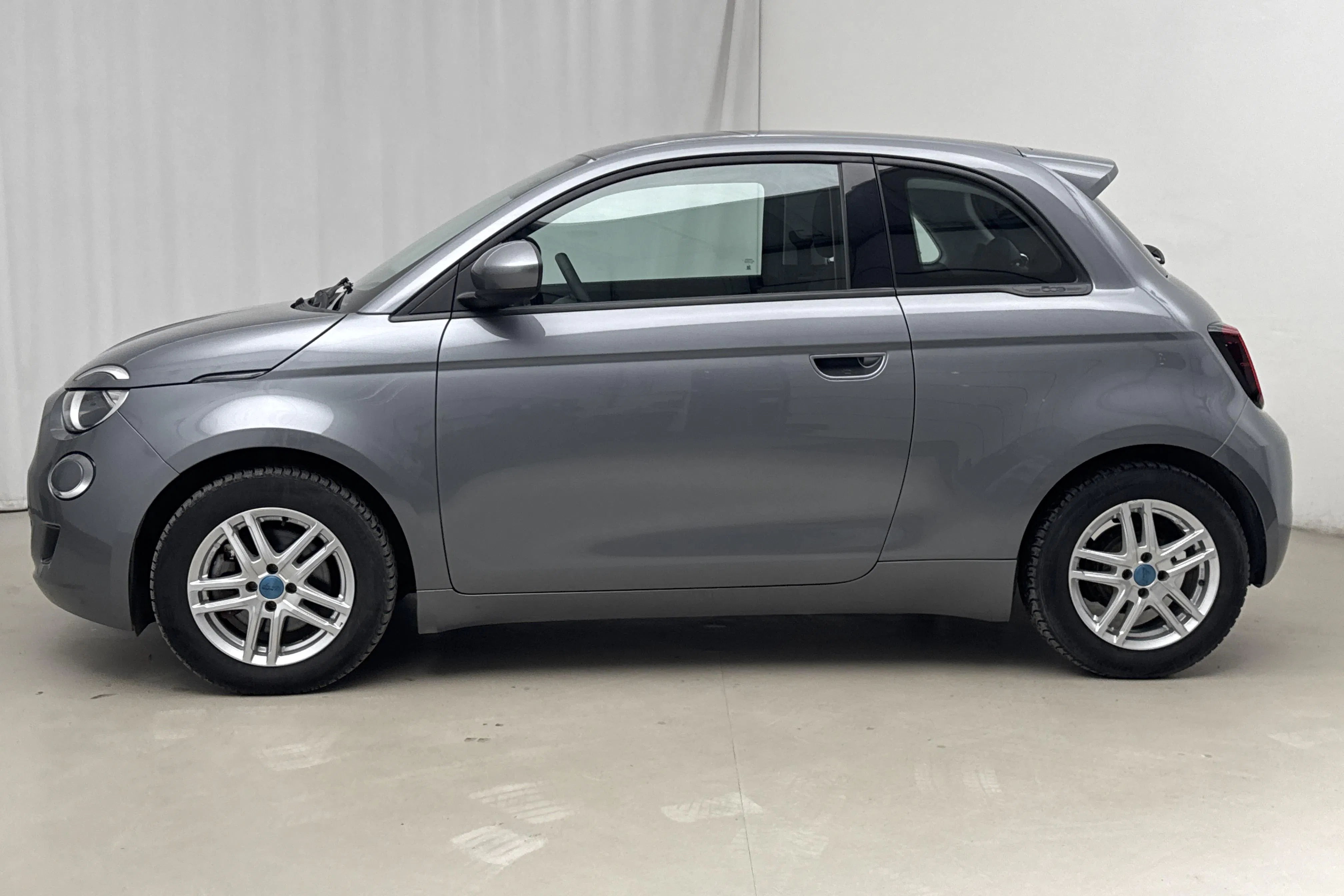 Presentation photo 2 of 16: Fiat 500e (118hk) - 34 350 km - Automatic - gray - 2022
