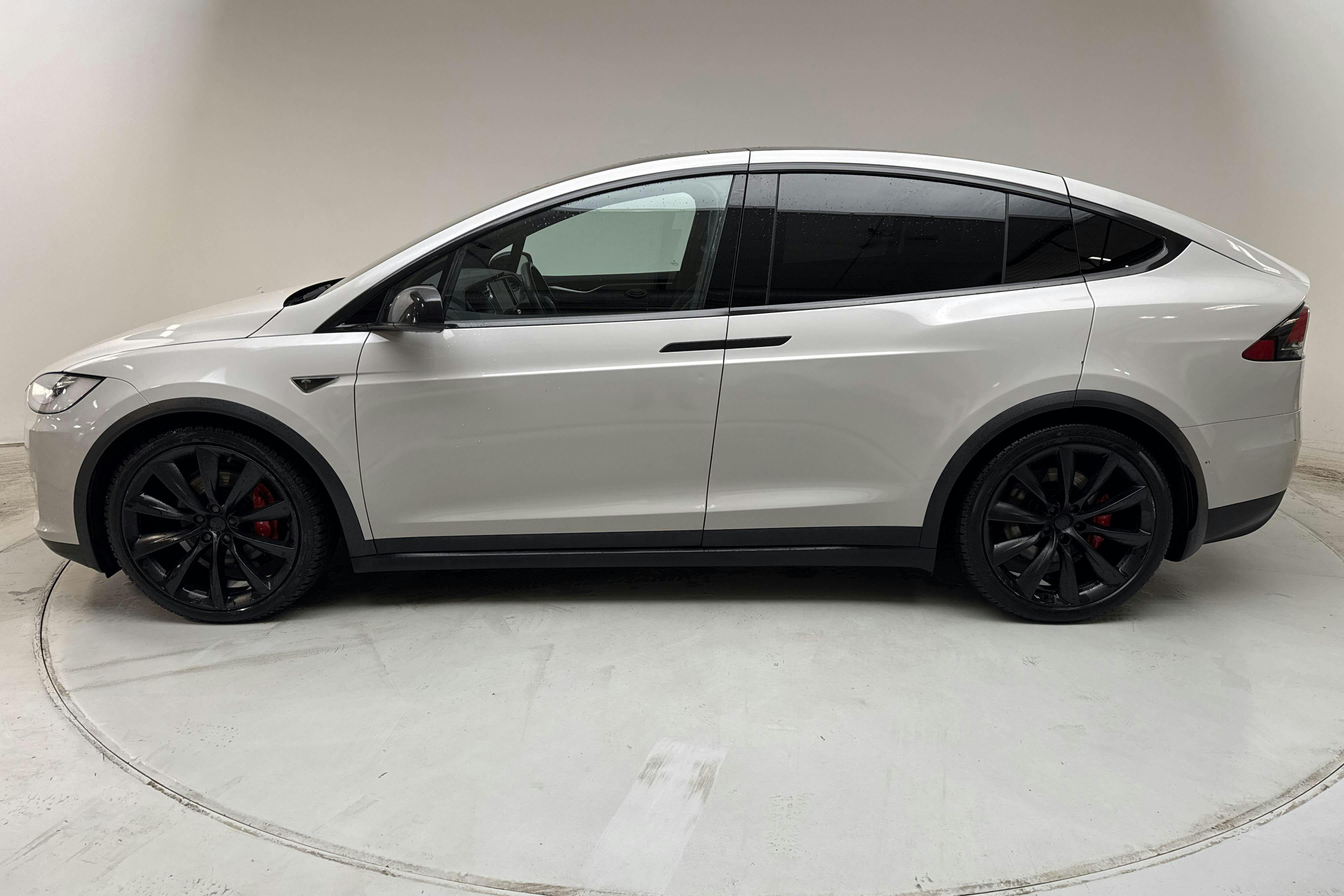 Præsentationsfoto 2 af 21: Tesla Model X P90D - 58 080 kilometer - Salgsautomat - Sort - 2016