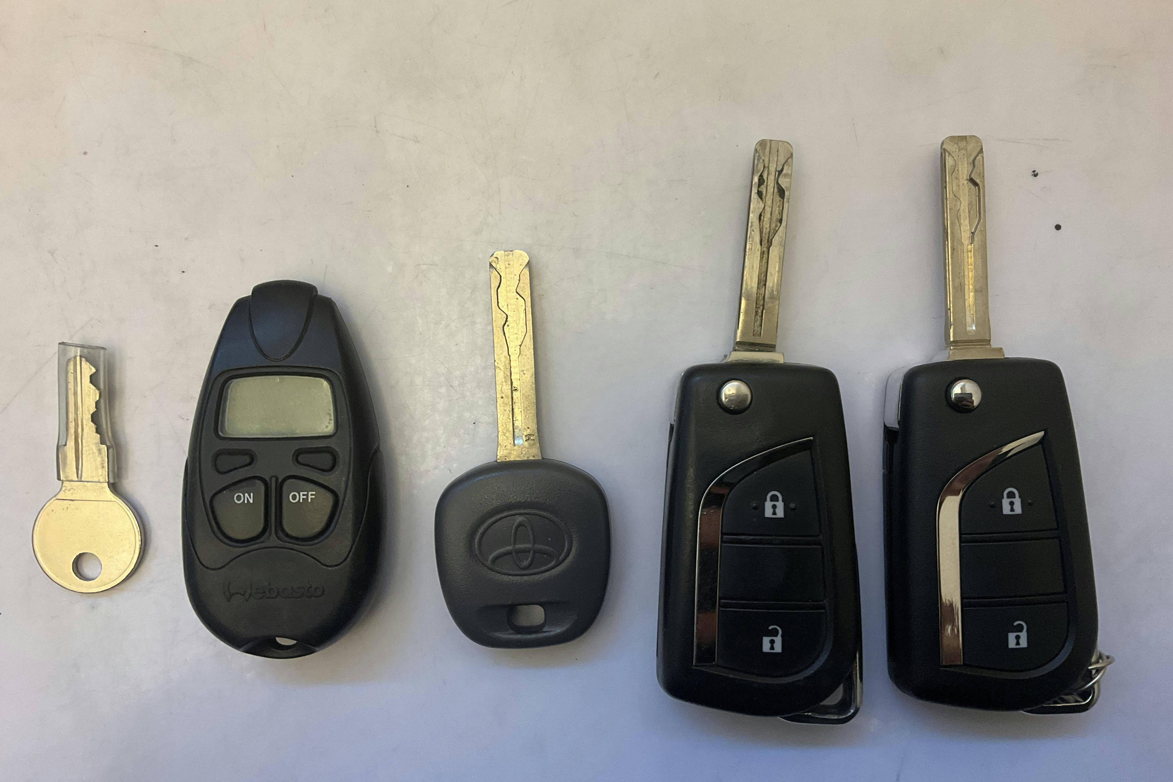 Präsentationsfoto 15 von 15: Toyota Hilux 2.4 D 4WD (150hk) - 119 410 Kilometer - Handbuch - Silber - 2018