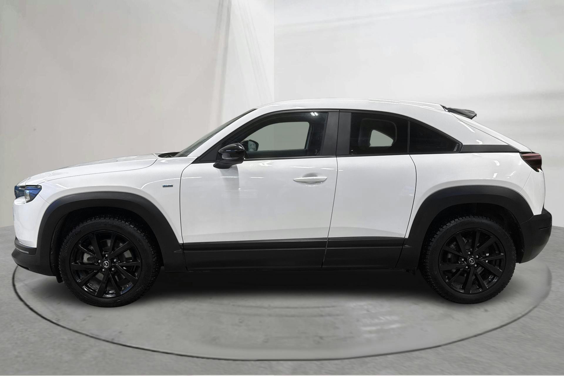 Presentationsfoto 2 av 19: Mazda MX-30 e-Skyactiv (145hk) - 3 617 mil - Automat - vit - 2023