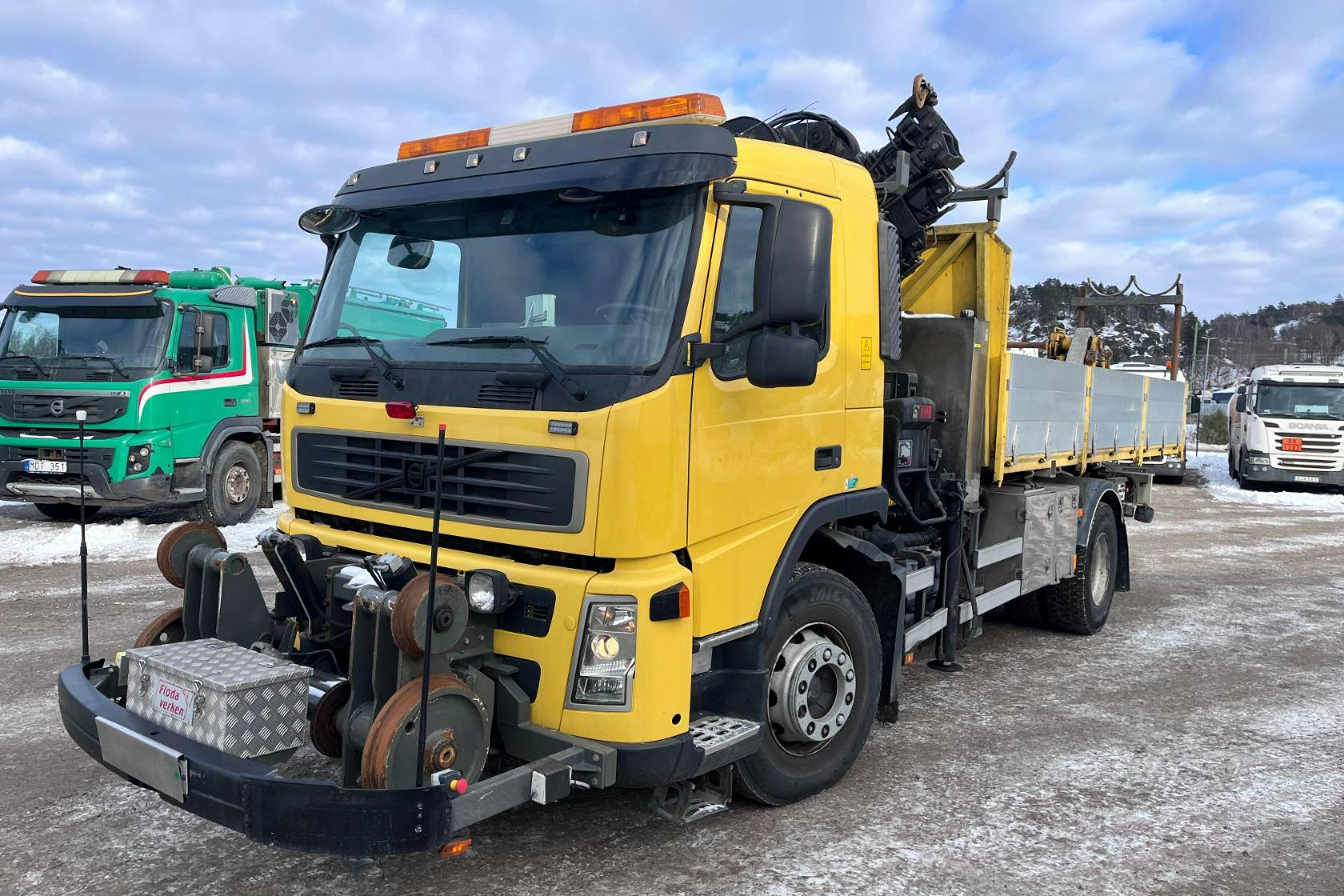 Presentationsfoto 1 av 111: VOLVO FM9 4*2 - 566 710 km - Automat - gul - 2006