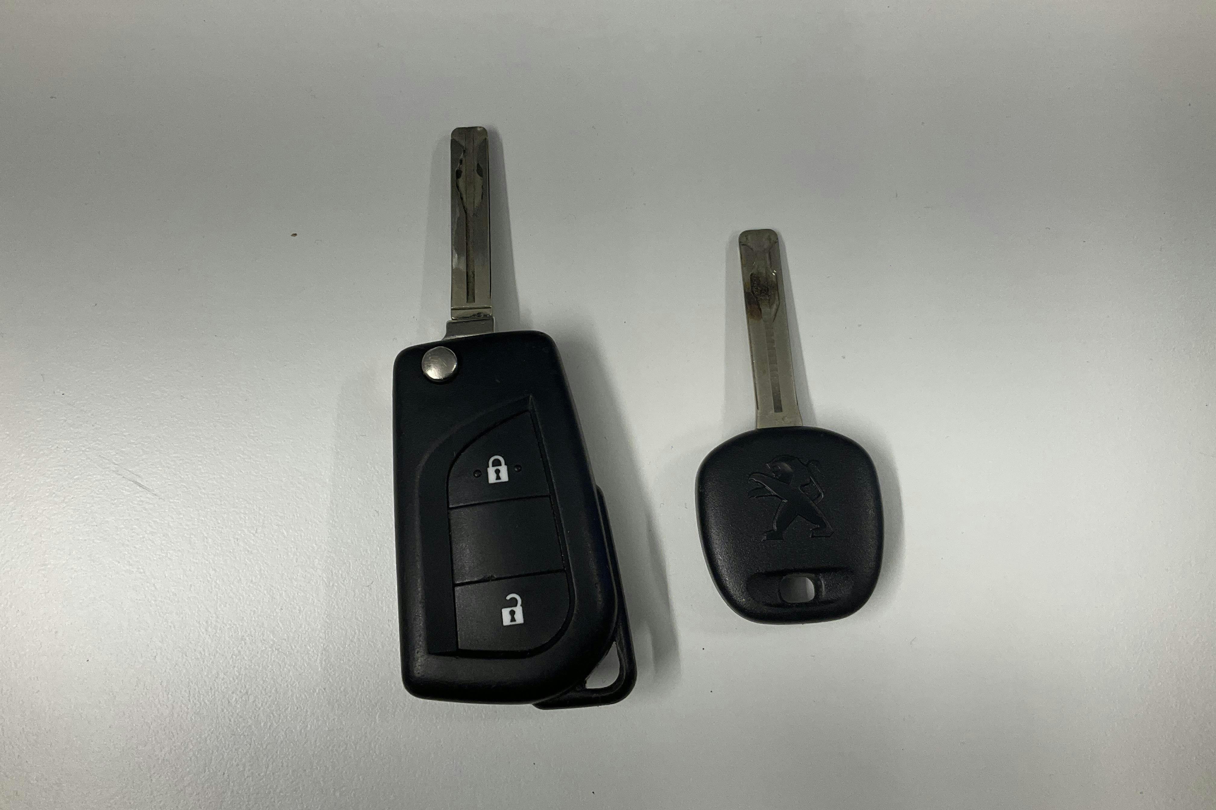 Presentationsfoto 13 av 13: Peugeot 108 PureTech 5dr (68hk) - 12 926 mil - Manuell - röd - 2015