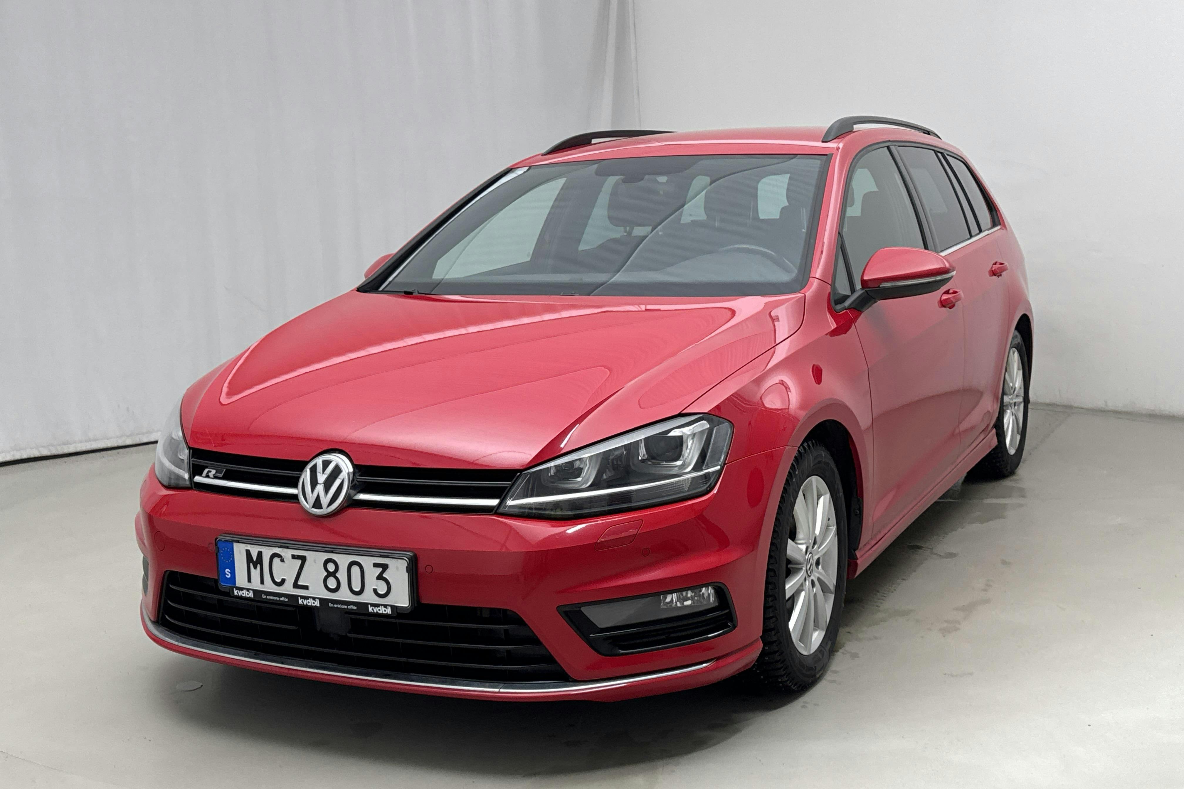 Præsentationsfoto 1 af 16: VW Golf VII 1.4 TSI Sportscombi (150hk) - 111 940 kilometer - Manuel - Rød farve - 2017