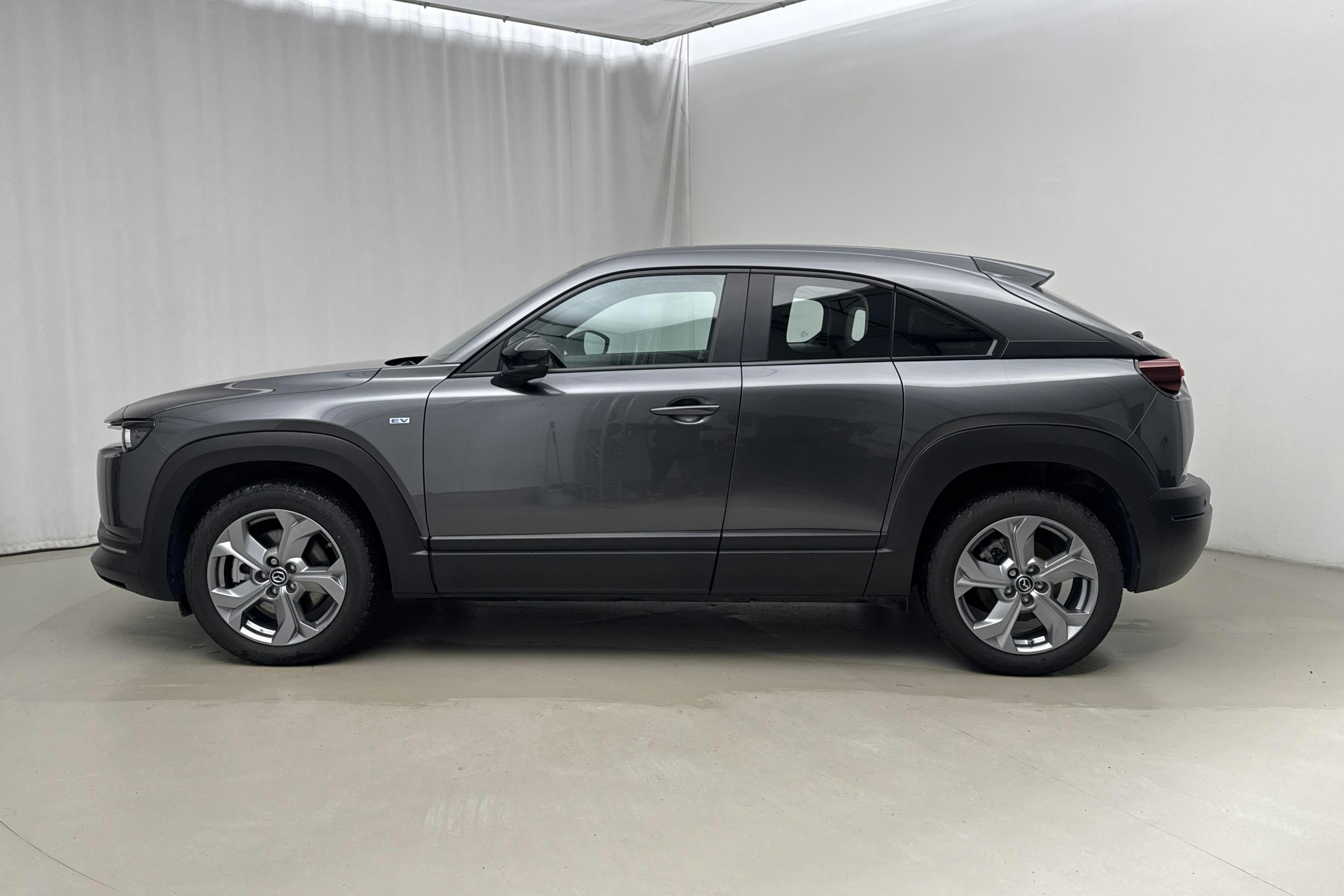 Presentationsfoto 2 av 18: Mazda MX-30 e-Skyactiv (145hk) - 2 824 mil - Automat - grå - 2023