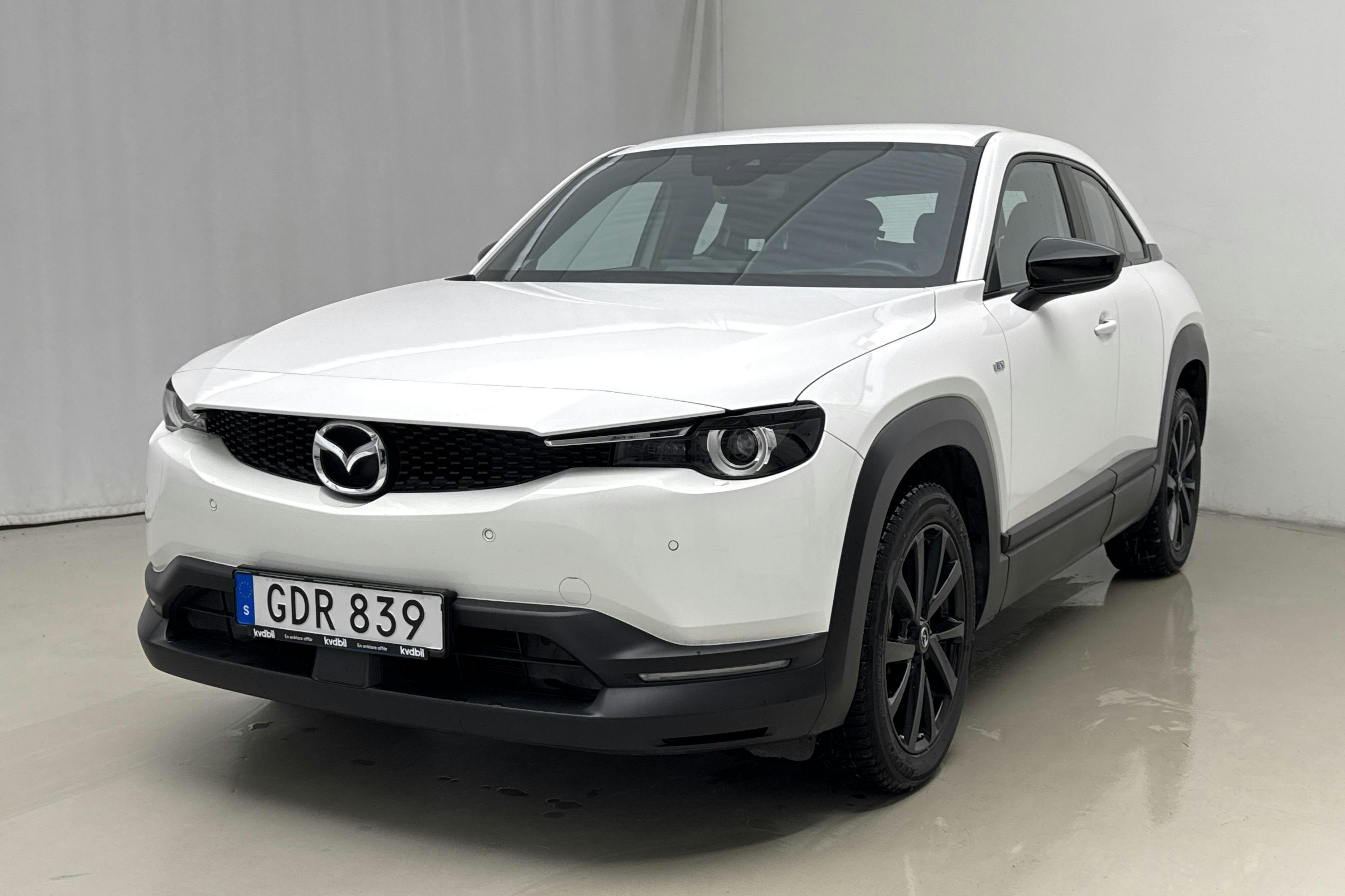 Presentationsfoto 1 av 24: Mazda MX-30 e-Skyactiv (145hk) - 3 255 mil - Automat - vit - 2023