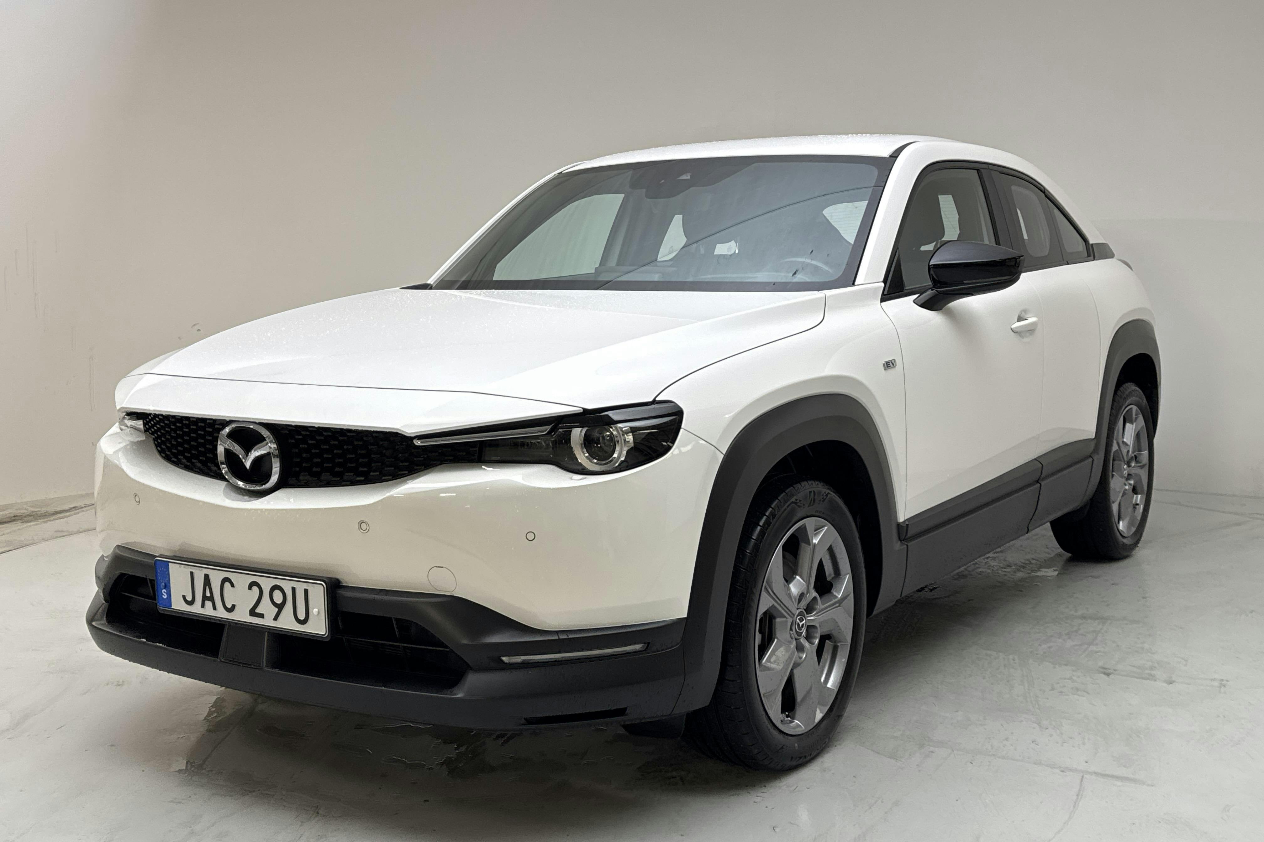 Presentationsfoto 1 av 14: Mazda MX-30 e-Skyactiv (145hk) - 3 496 mil - Automat - vit - 2022