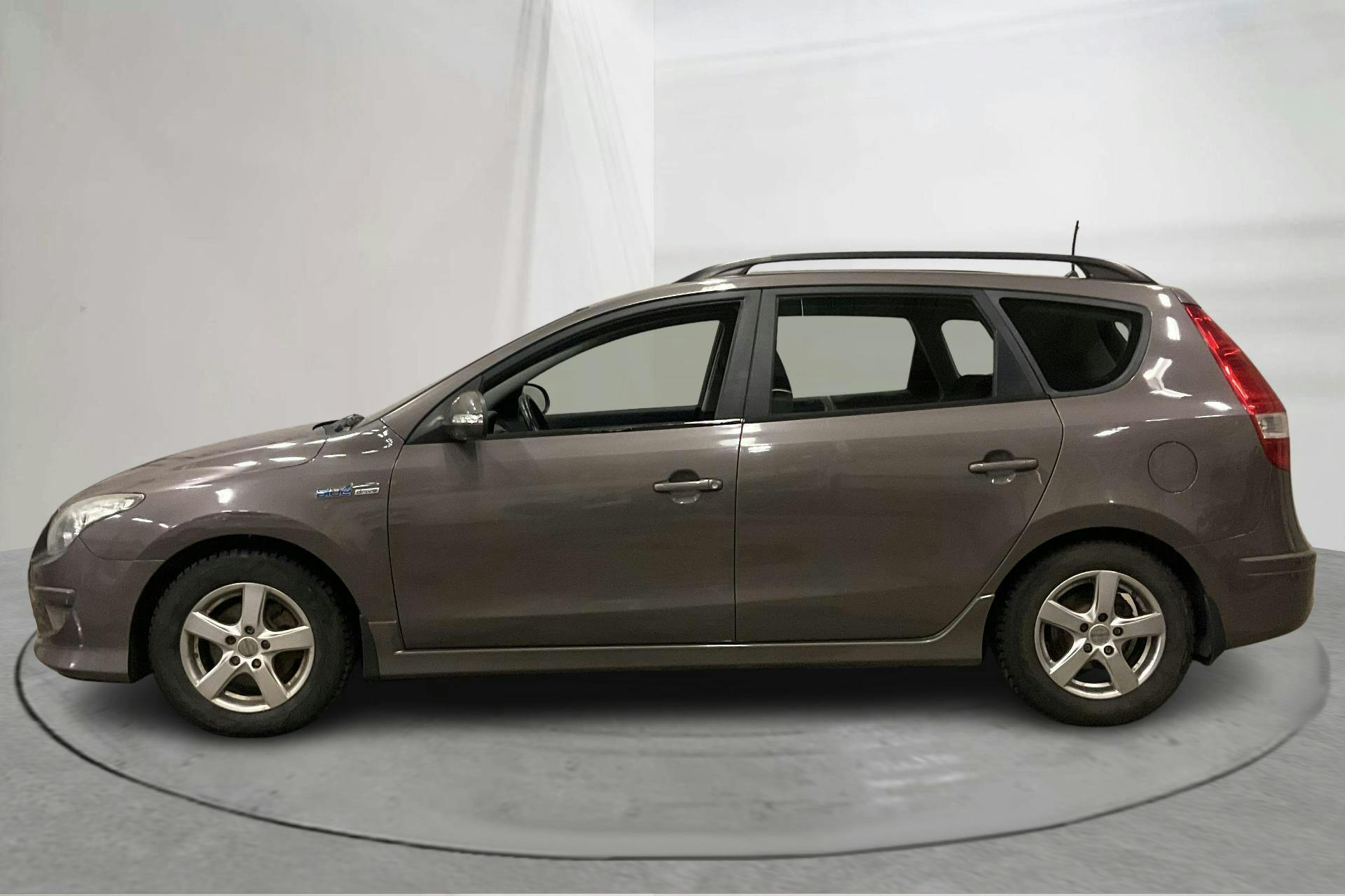 Esittelykuva 2 osoitteesta 12: Hyundai i30 1.6 CRDi Kombi (128hk) - 153 630 km - Manuaalinen - Light Brown - 2012