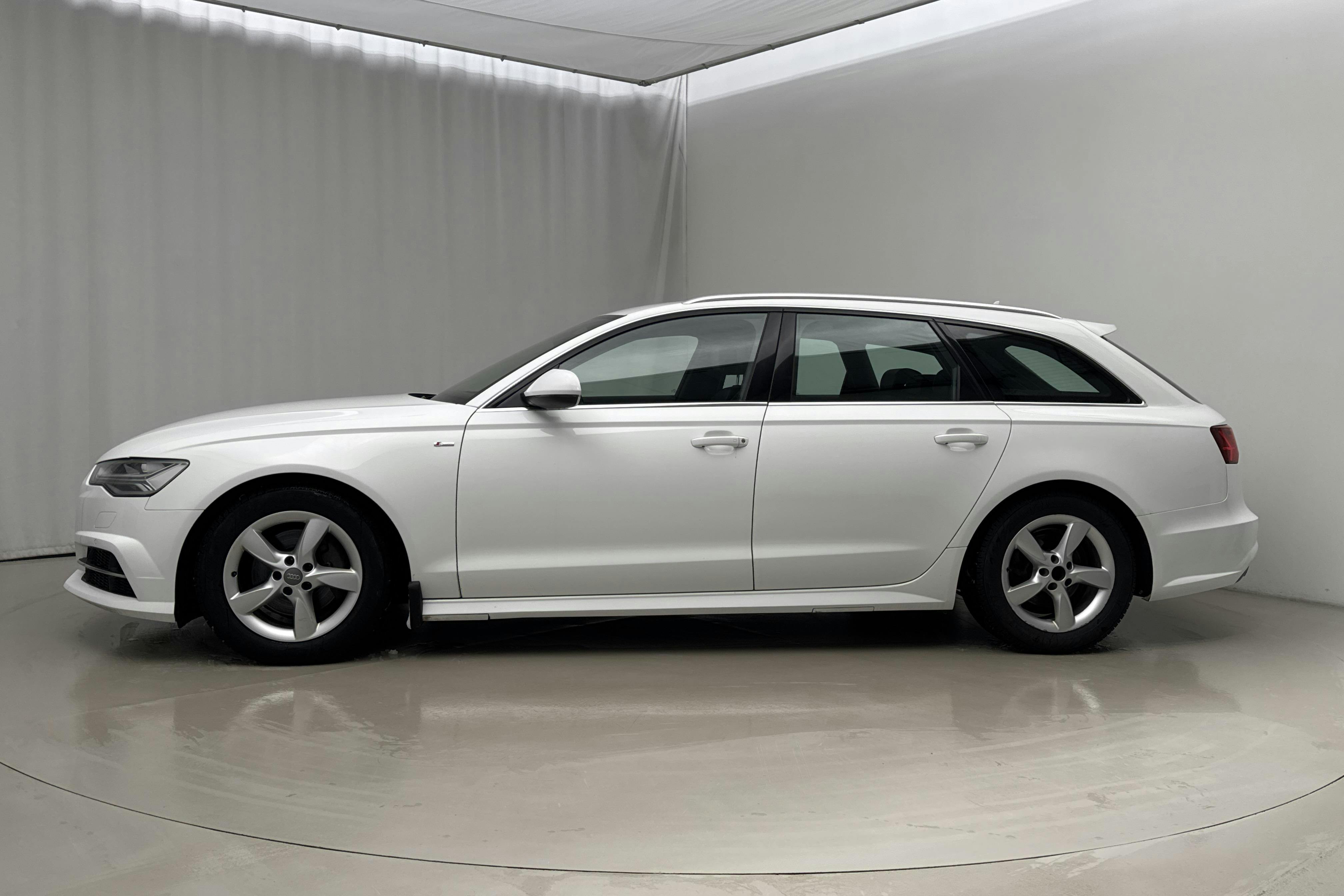 Zdjęcie prezentacyjne 2 z 22: Audi A6 2.0 TDI Avant (190hk) - 244 080 km - Automatyczna - biały - 2018