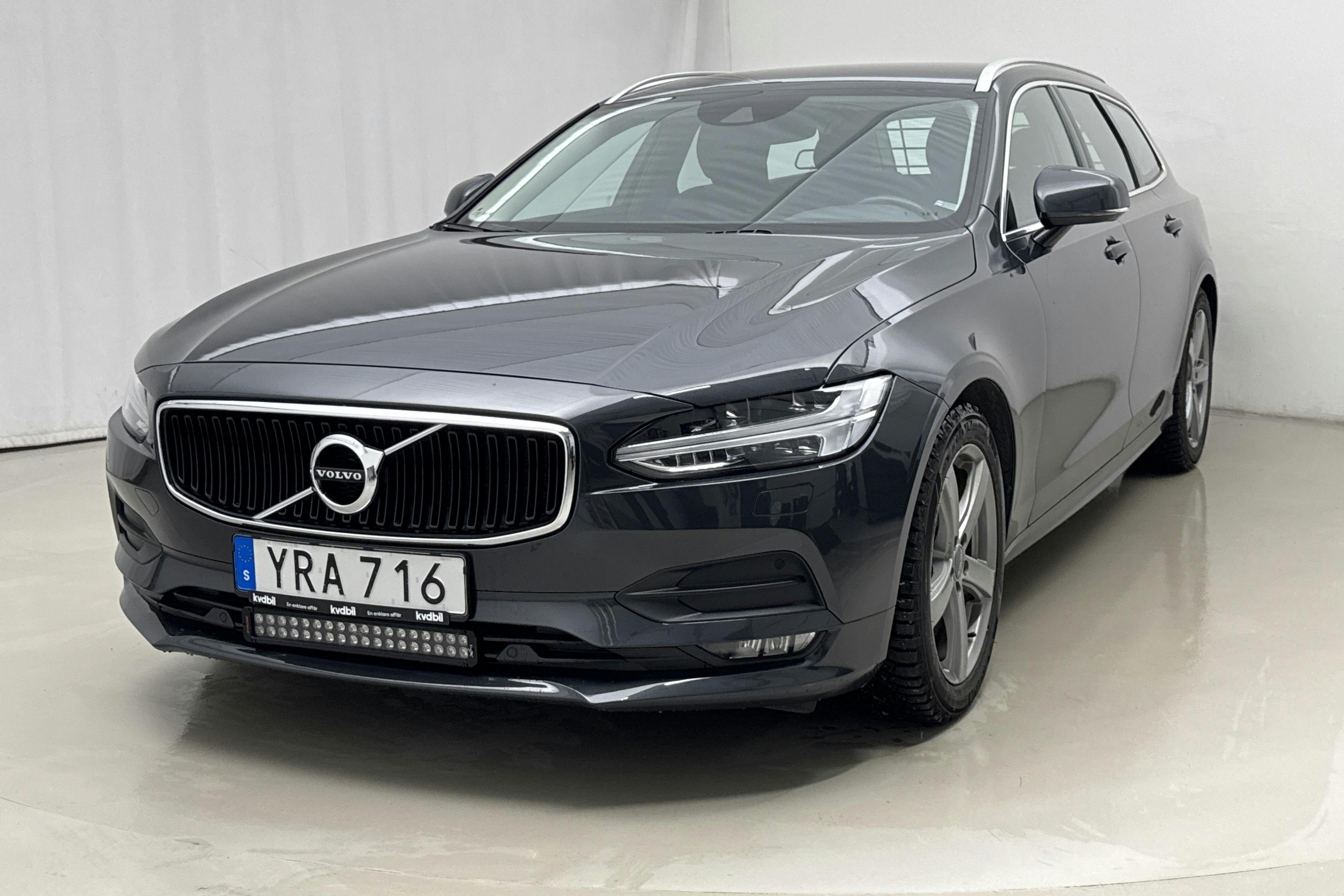 Præsentationsfoto 1 af 15: Volvo V90 D4 (190hk) - 112 410 kilometer - Salgsautomat - grå - 2019