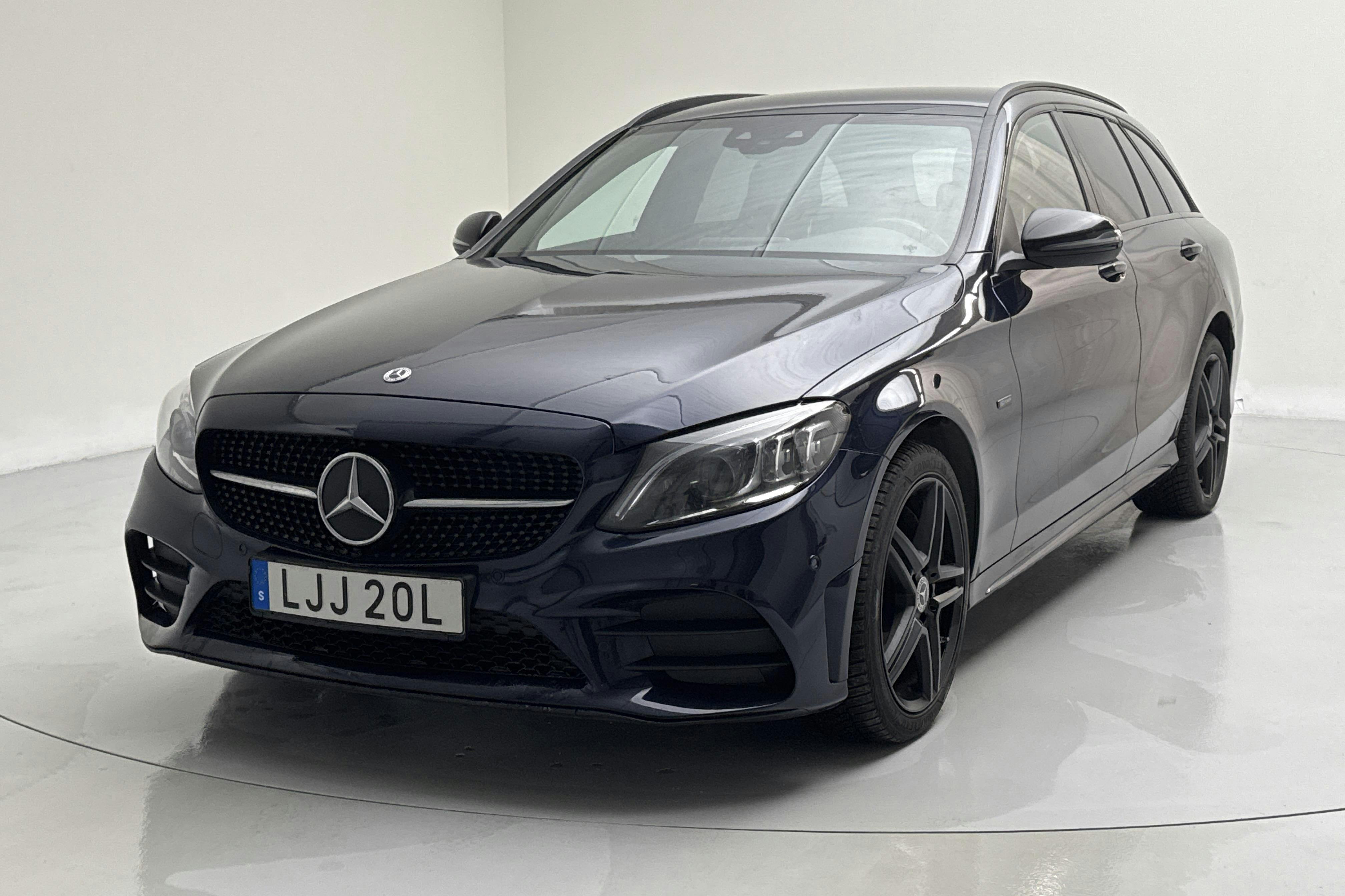 Presentationsfoto 1 av 17: Mercedes C 300 de Kombi S205 (306hk) - 14 495 mil - Automat - Dark Blue - 2021
