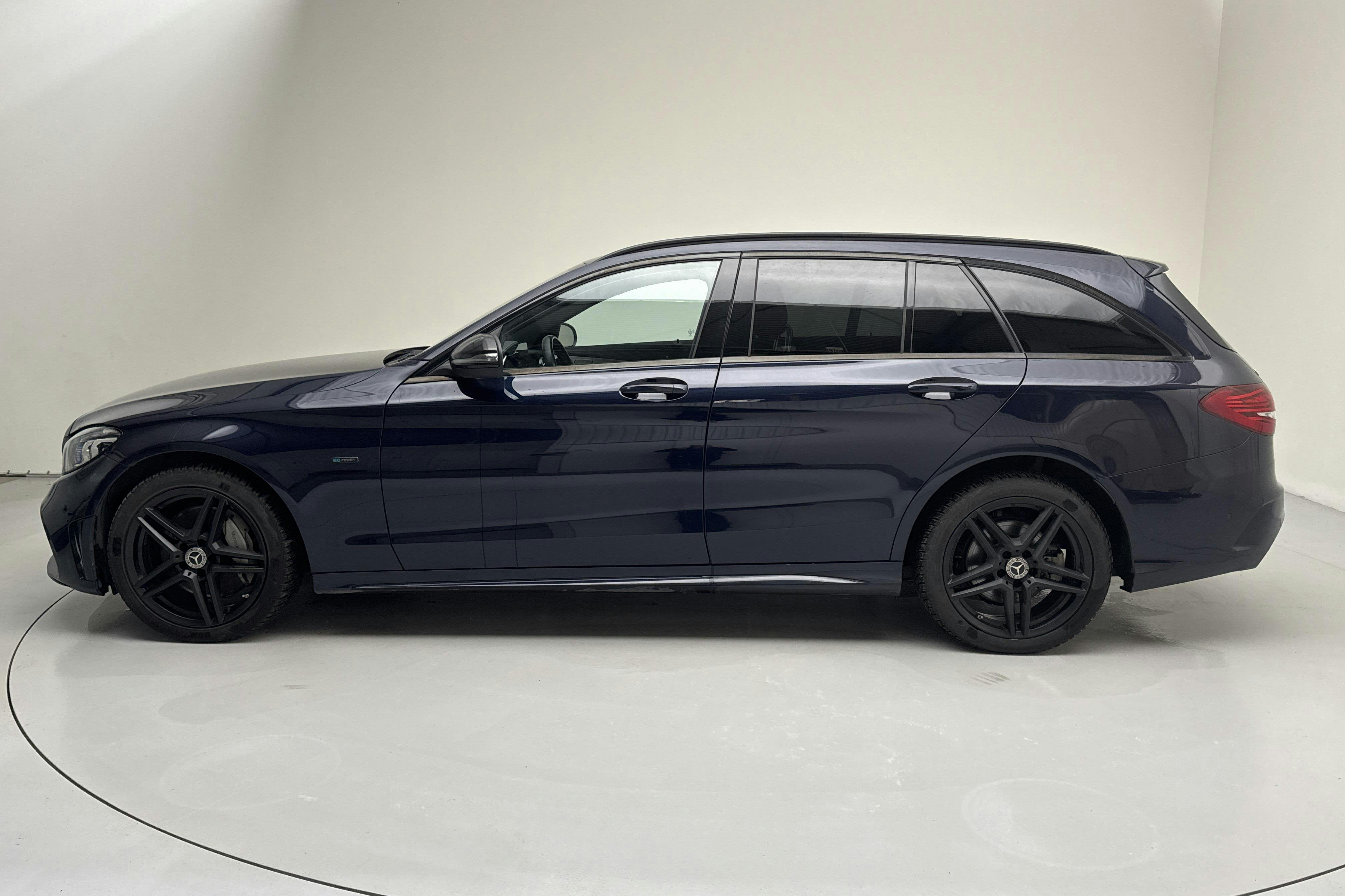 Presentationsfoto 2 av 17: Mercedes C 300 de Kombi S205 (306hk) - 14 495 mil - Automat - Dark Blue - 2021