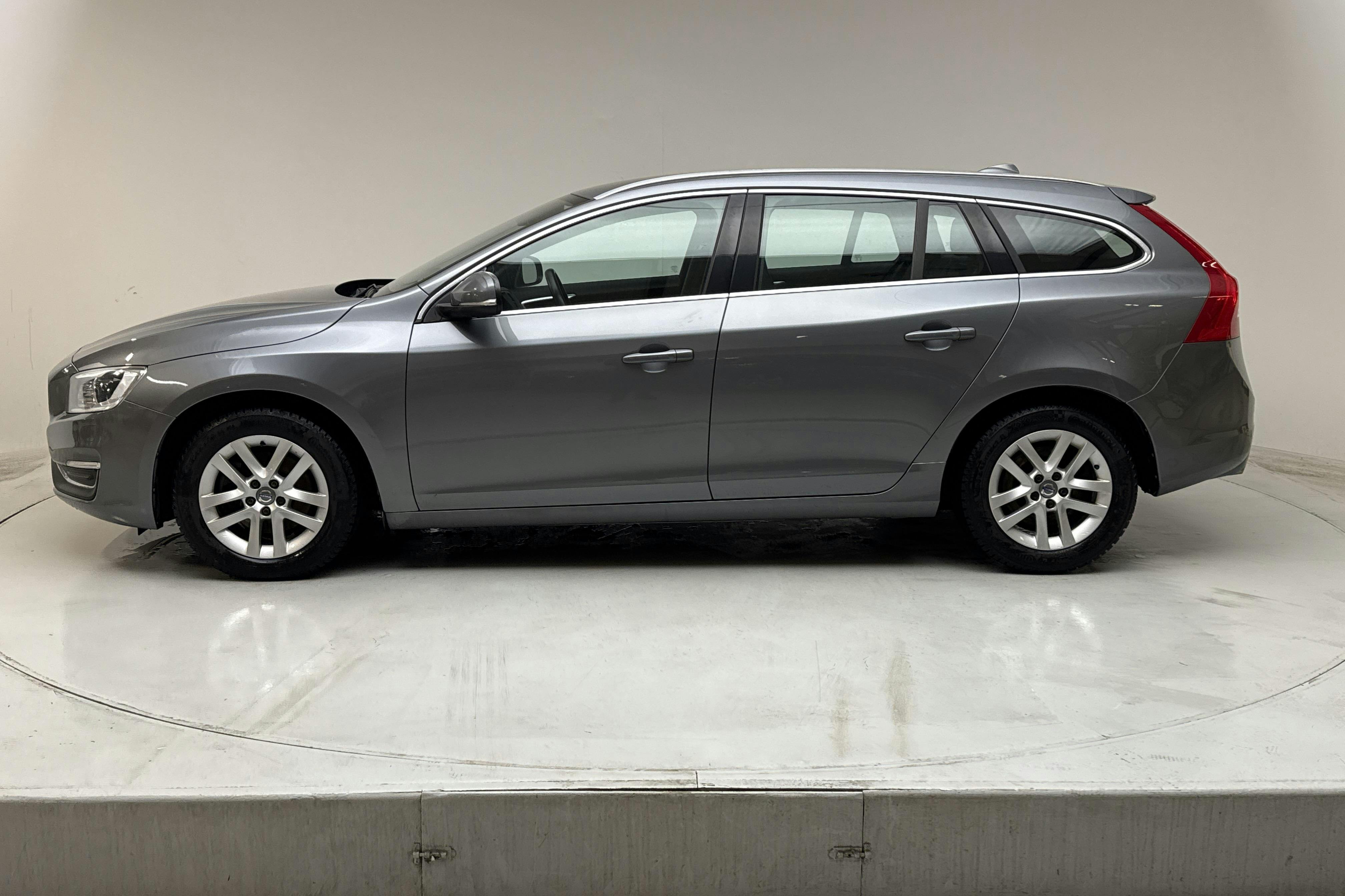 Præsentationsfoto 2 af 14: Volvo V60 D4 (190hk) - 133 160 kilometer - Manuel - grå - 2016