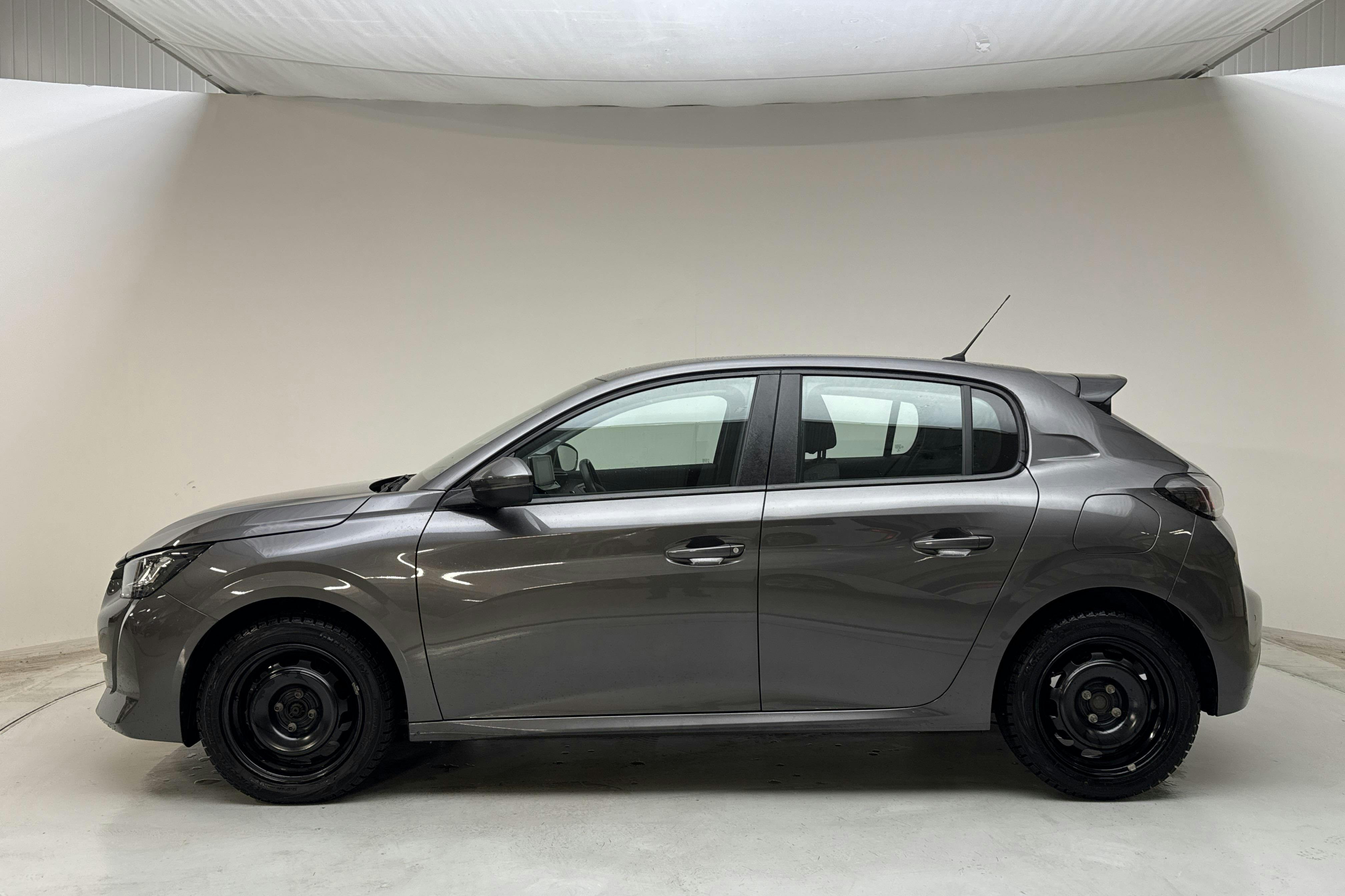 Presentationsfoto 2 av 12: Peugeot 208 1.2 PureTech 5dr (100hk) - 3 313 mil - Automat - grå - 2021