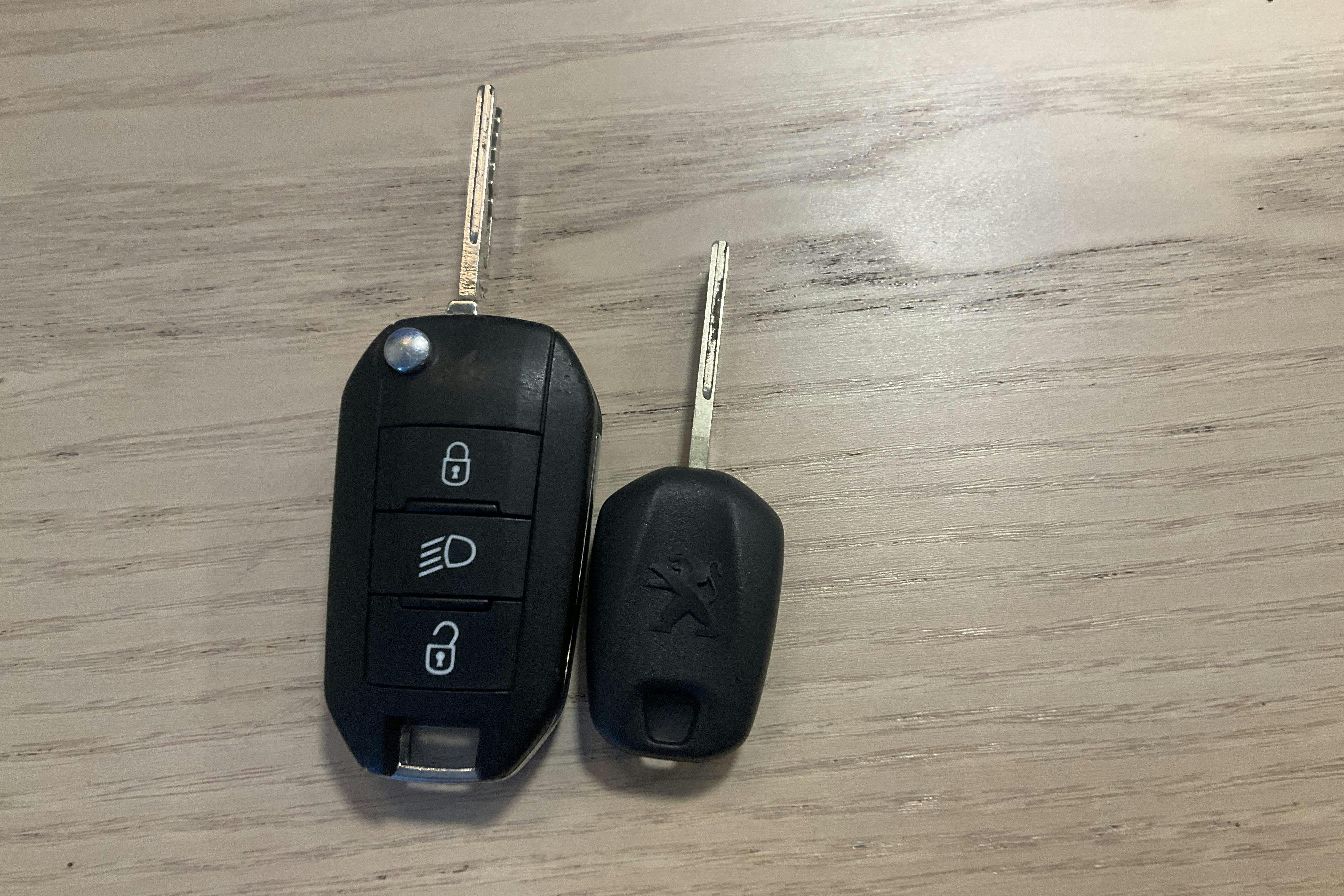 Presentationsfoto 12 av 12: Peugeot 208 1.2 PureTech 5dr (100hk) - 3 313 mil - Automat - grå - 2021