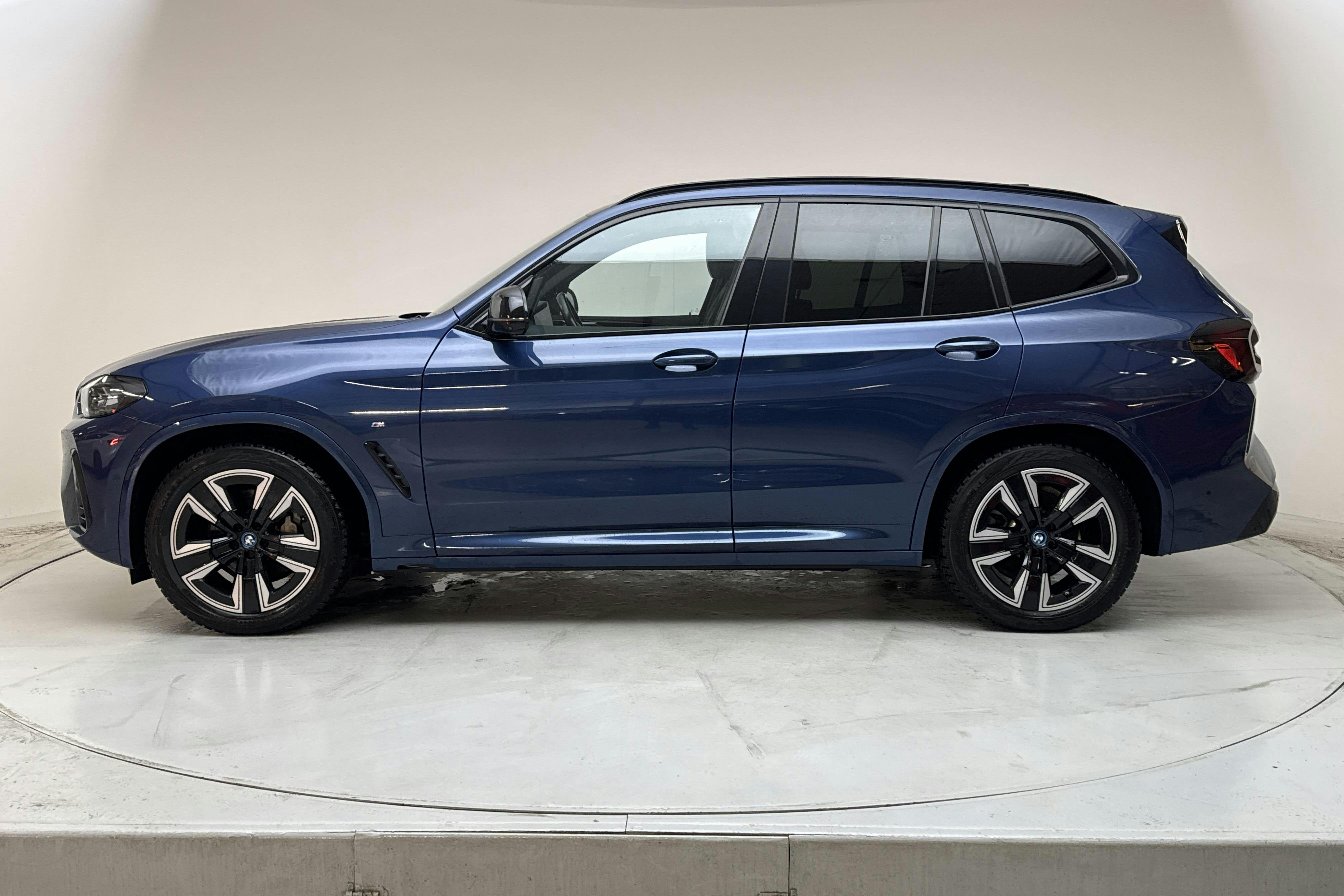 Presentation photo 2 of 19: BMW iX3 LCI, G08 (286hk) - 83 850 km - Automatic - blue - 2022