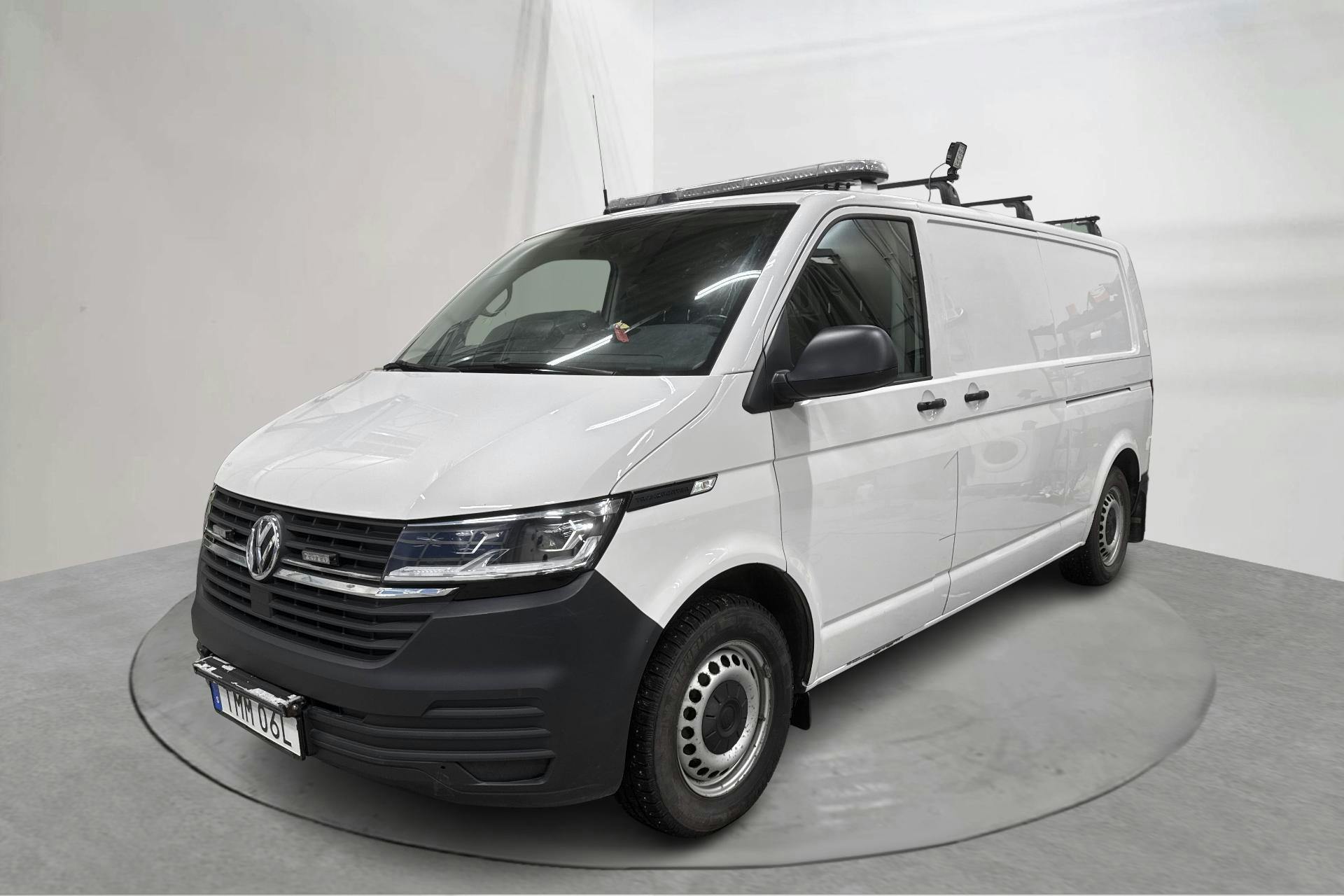 Zdjęcie prezentacyjne 1 z 29: VW Transporter T6 2.0 TDI BMT Skåp 4MOTION (150hk) - 80 460 km - Automatyczna - biały - 2020