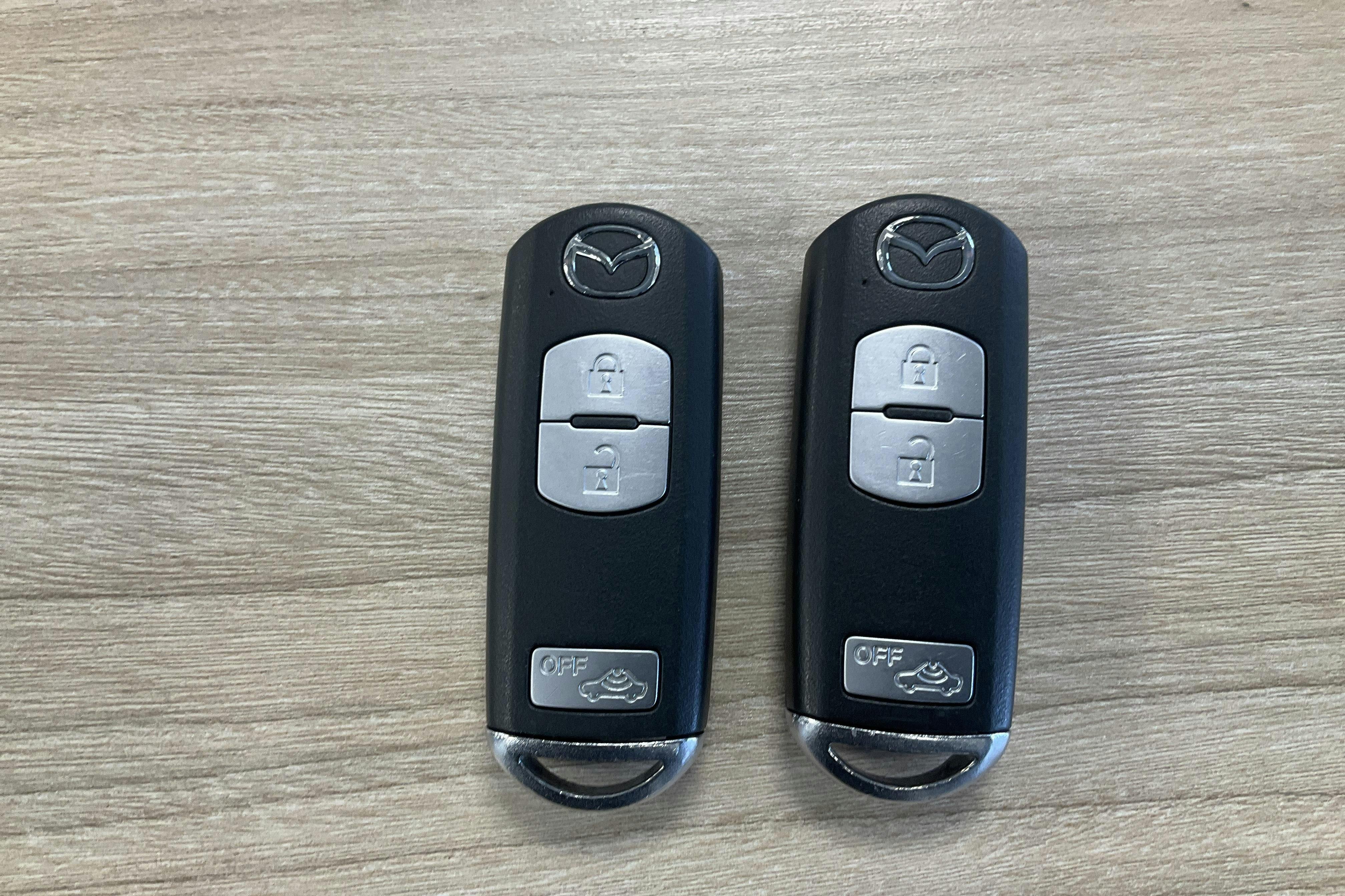 Presentationsfoto 14 av 14: Mazda 6 2.5 Kombi (170hk) - 11 552 mil - Manuell - svart - 2011