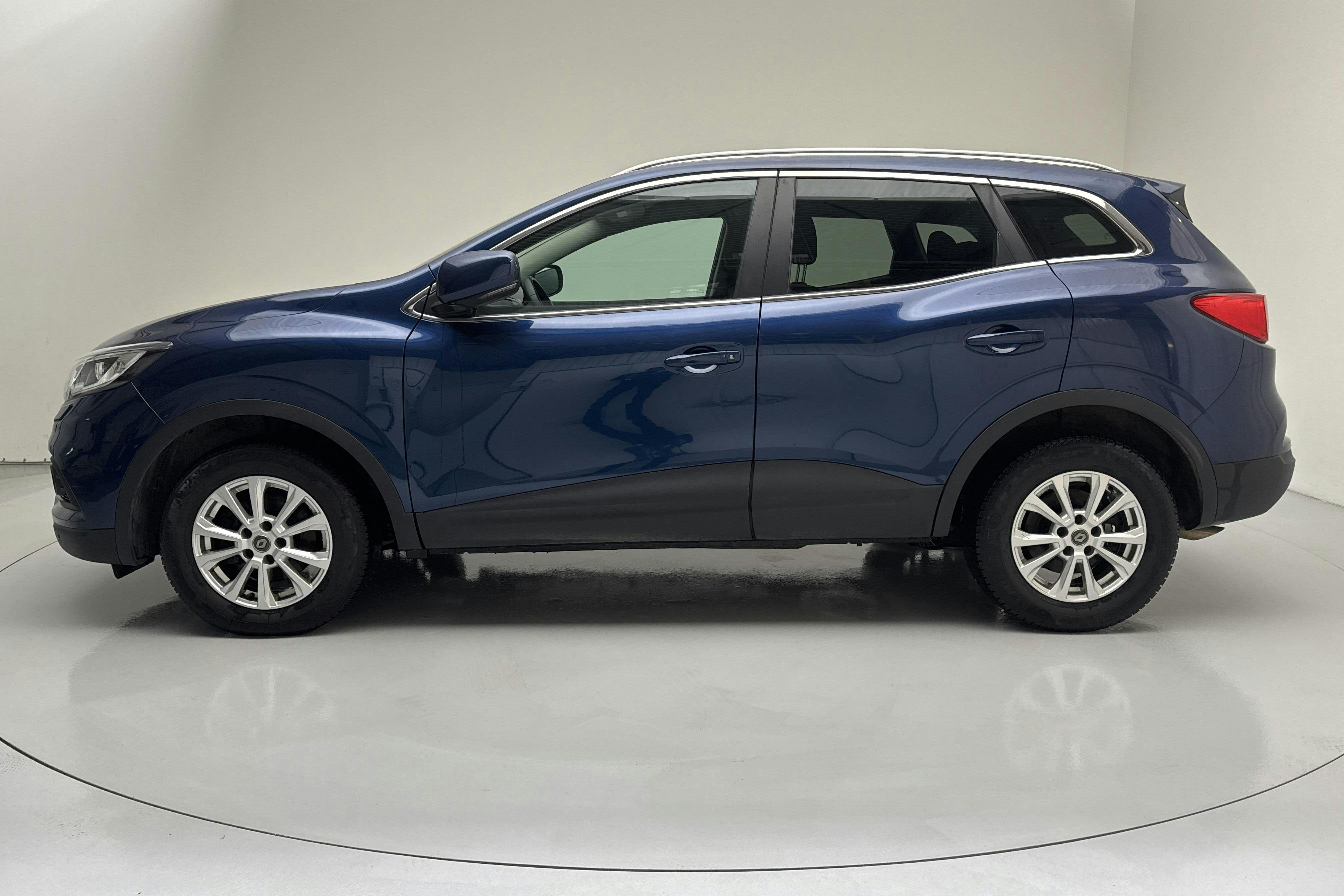 Præsentationsfoto 2 af 11: Renault Kadjar 1.3 TCe (140hk) - 73 360 kilometer - Salgsautomat - Blå farve - 2020