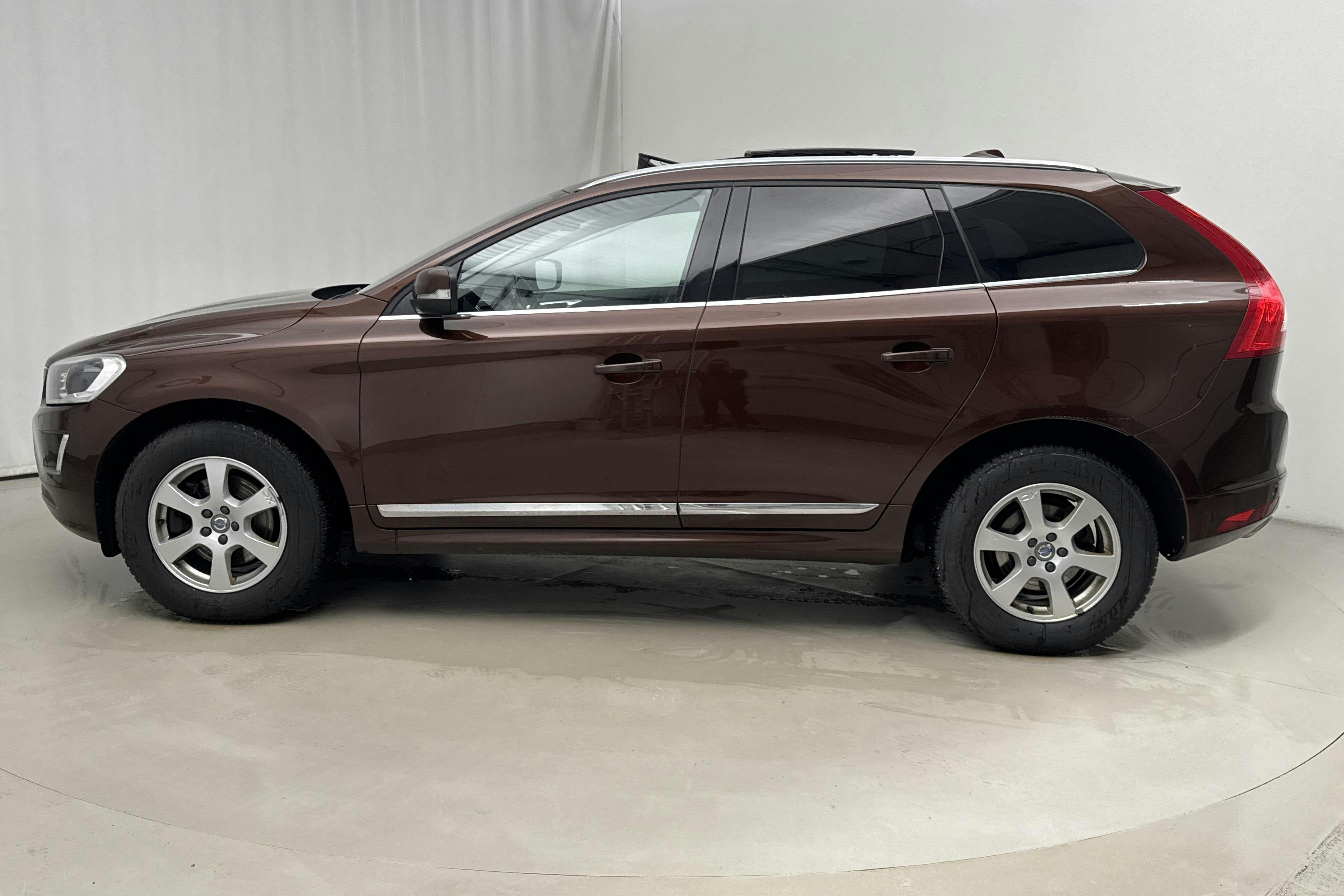 Præsentationsfoto 2 af 18: Volvo XC60 D5 AWD (220hk) - 289 540 kilometer - Salgsautomat - Brun - 2017