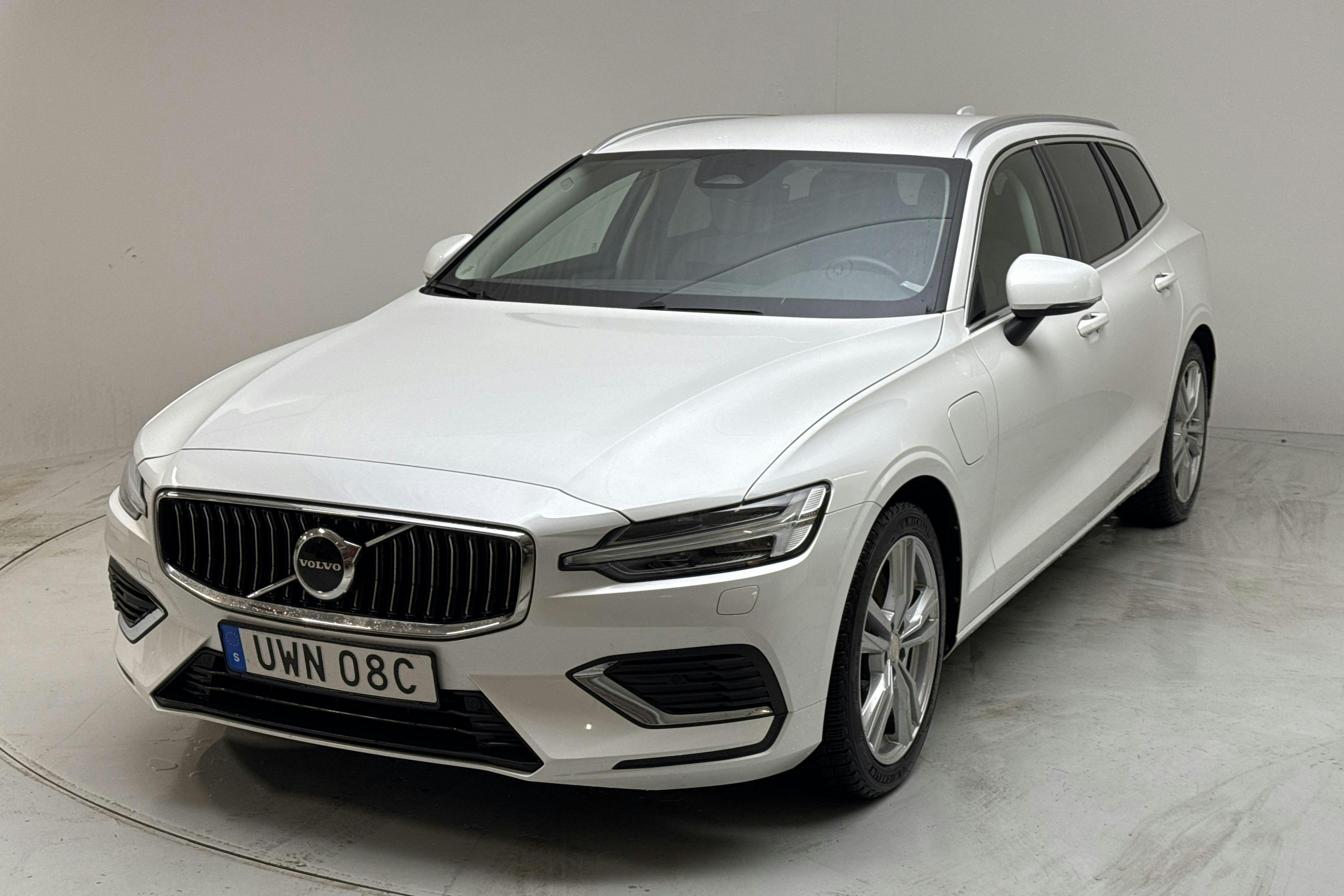 Presentation photo 1 of 16: Volvo V60 T6 AWD Recharge (350hk) - 104 970 km - Automatic - white - 2023