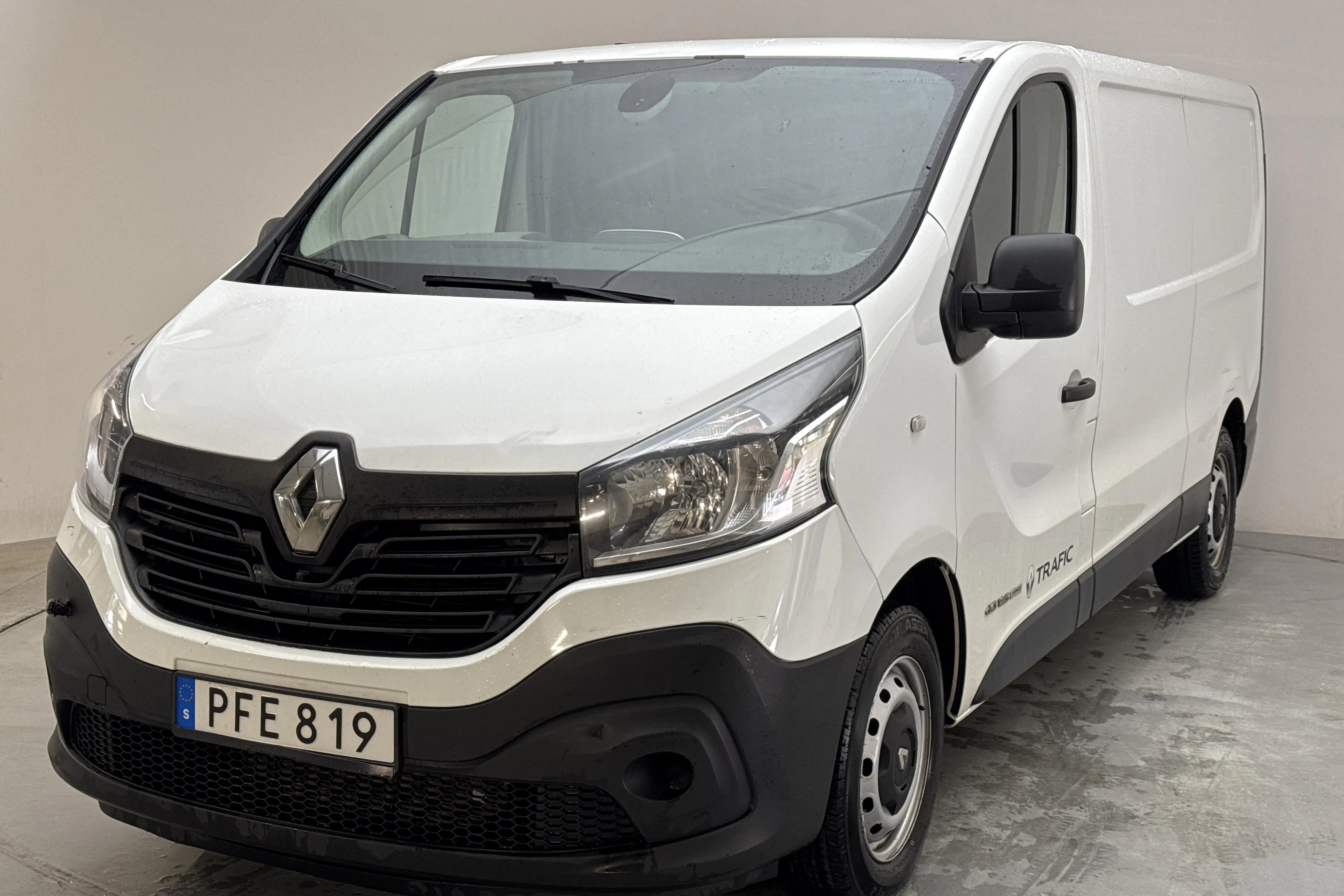 Presentation photo 1 of 11: Renault Trafic 1.6 dCi Skåp (125hk) - 146 870 km - Manual - white - 2017