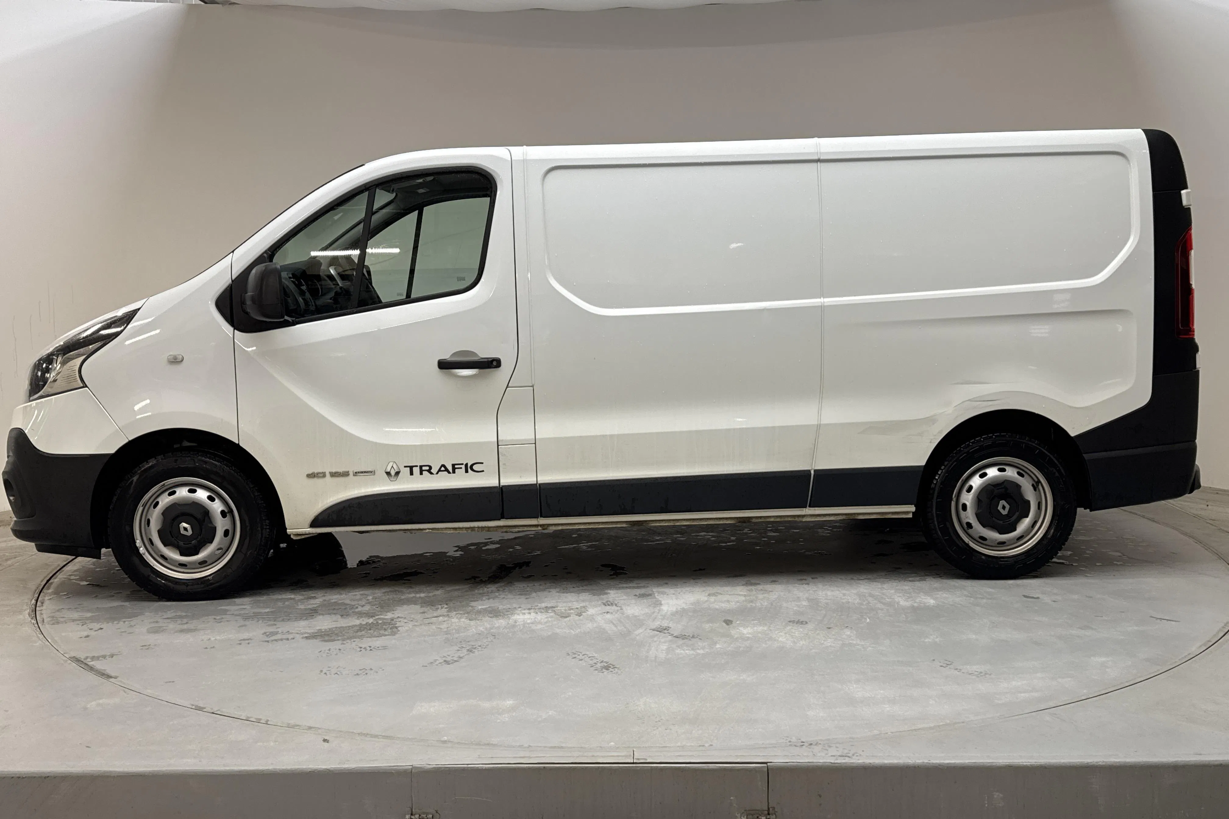 Presentation photo 2 of 11: Renault Trafic 1.6 dCi Skåp (125hk) - 146 870 km - Manual - white - 2017