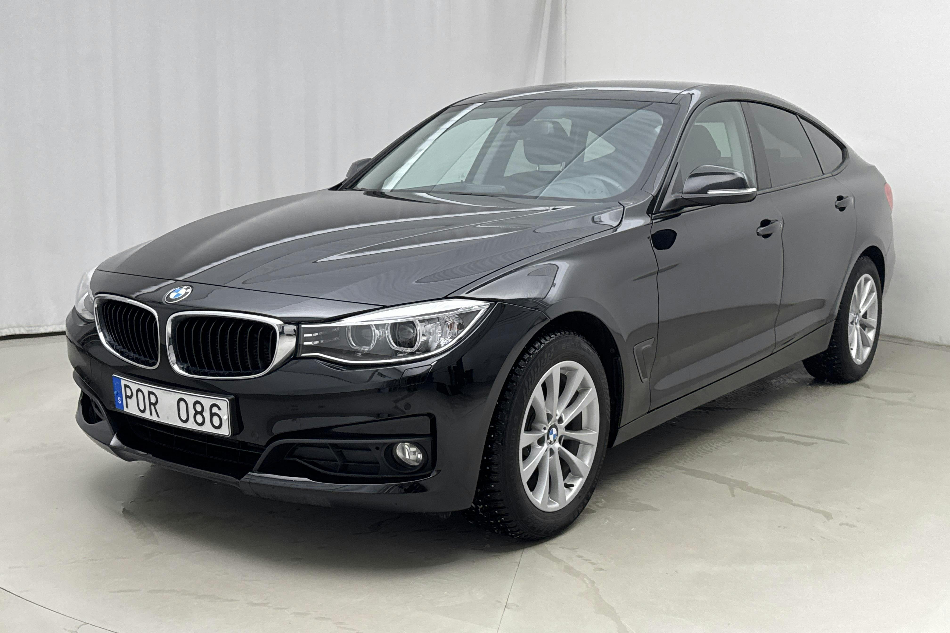 Præsentationsfoto 1 af 13: BMW 320d GT xDrive, F34 (184hk) - 92 270 kilometer - Salgsautomat - Sort - 2014