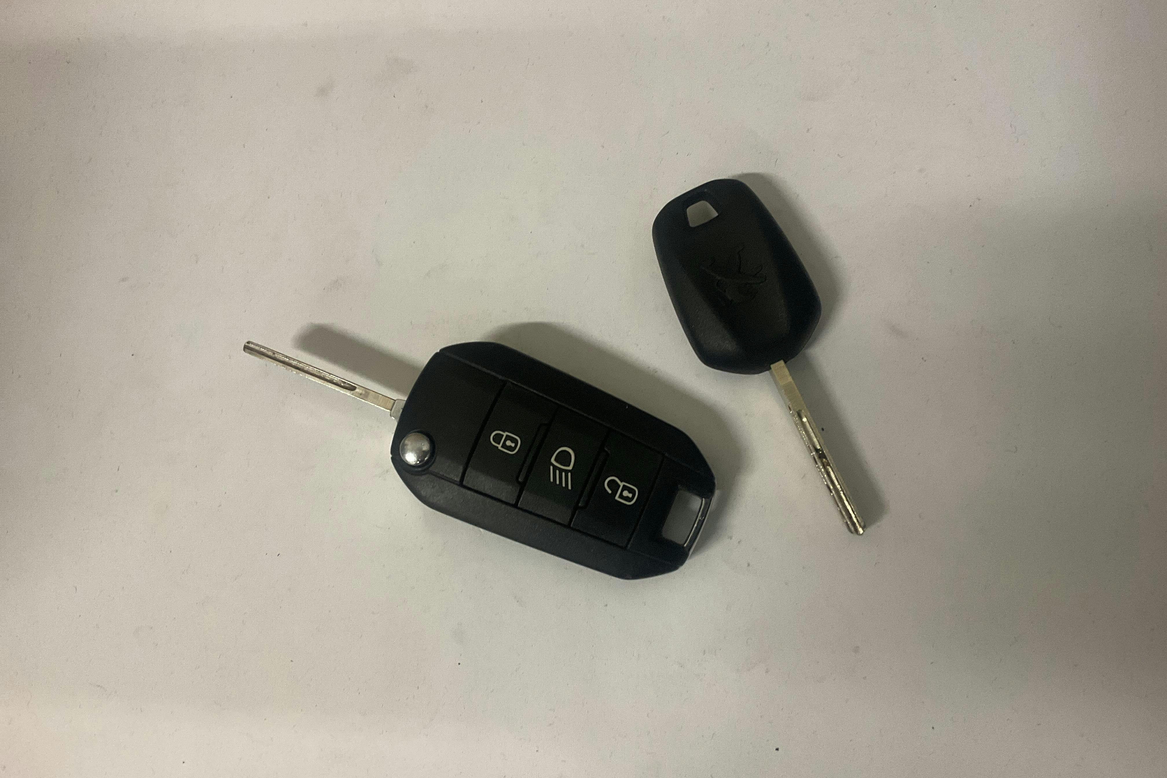 Presentationsfoto 13 av 13: Peugeot 208 1.2 VTi 5dr (82hk) - 11 500 mil - Manuell - vit - 2014