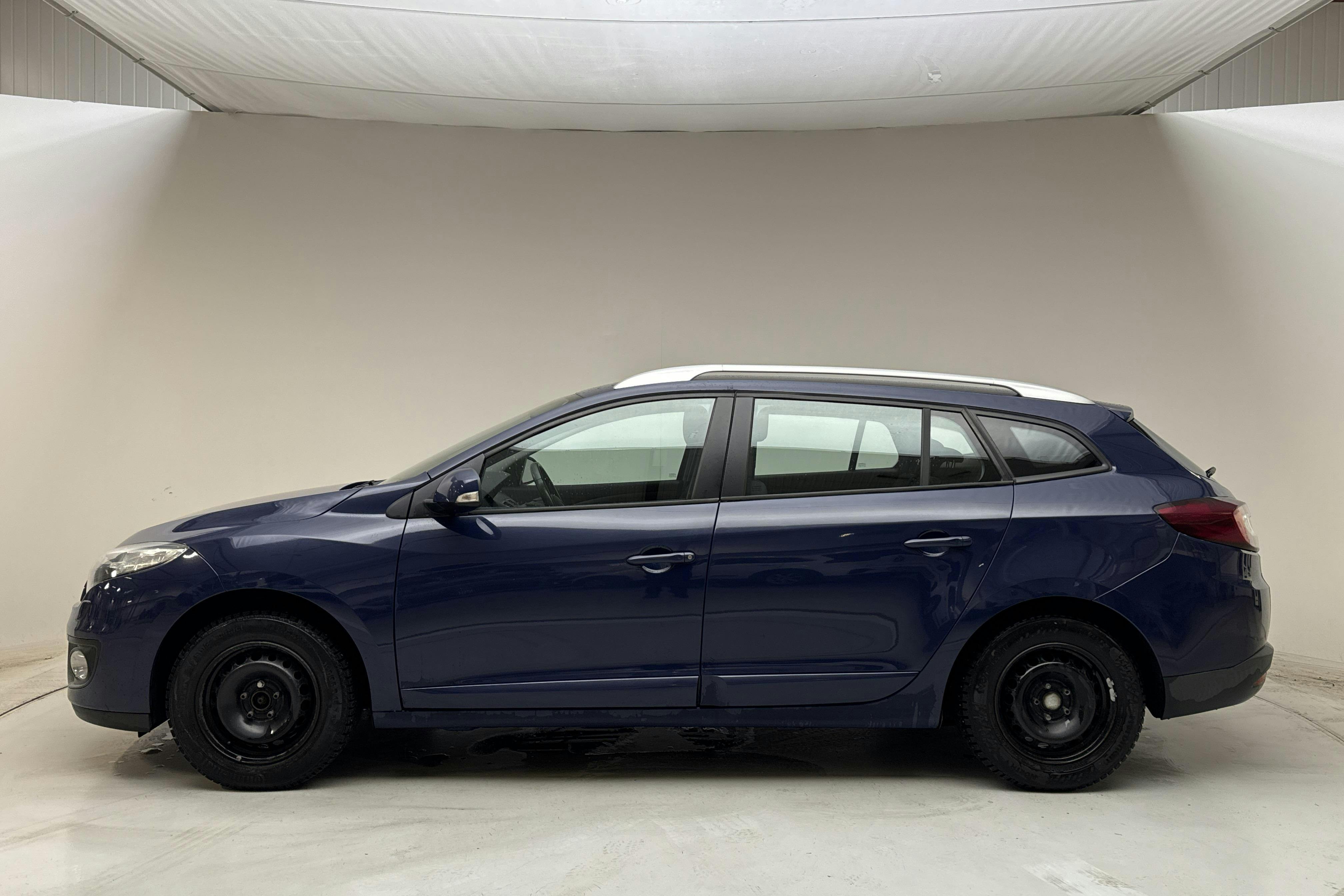 Præsentationsfoto 2 af 12: Renault Mégane Phas III 1.6 Eco2 Flex Fuel E85 Sports Tourer (110hk) - 55 310 kilometer - Manuel - Dark Blue - 2013