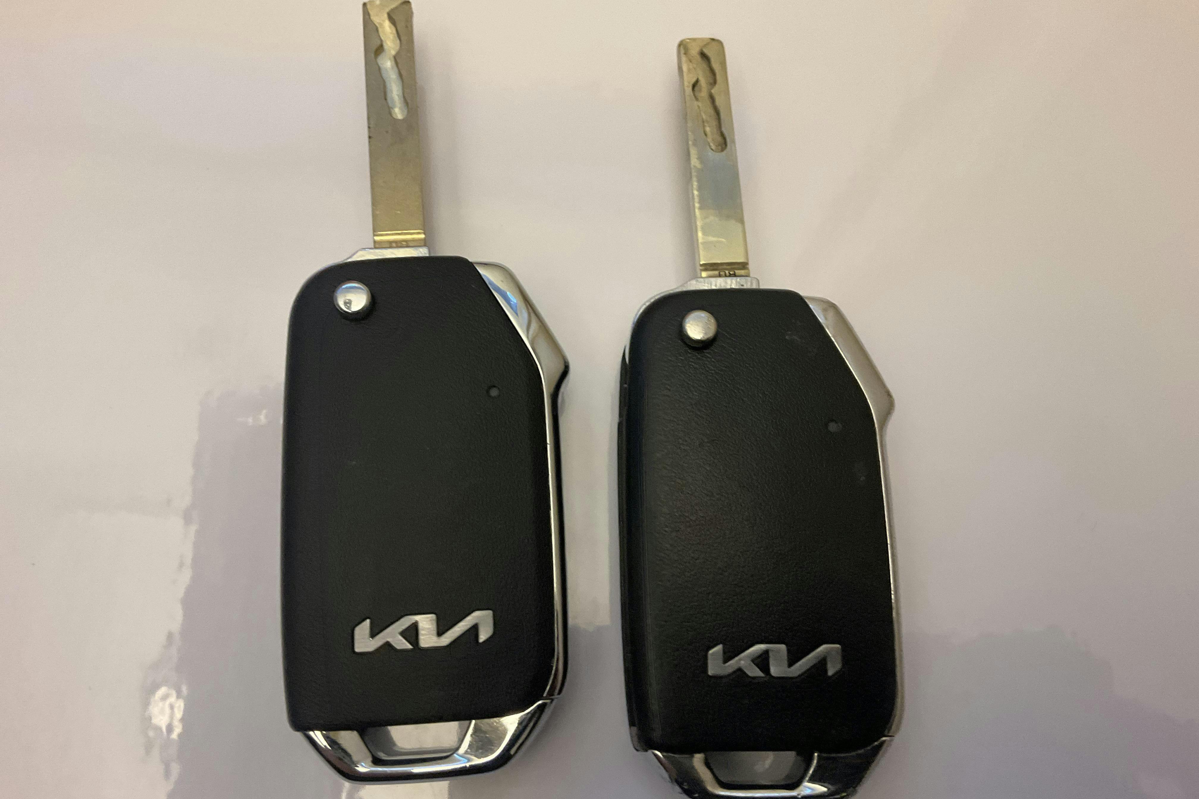 Presentation photo 14 of 14: KIA Sportage HEV AWD (230hk) - 163 330 km - Automatic - white - 2022