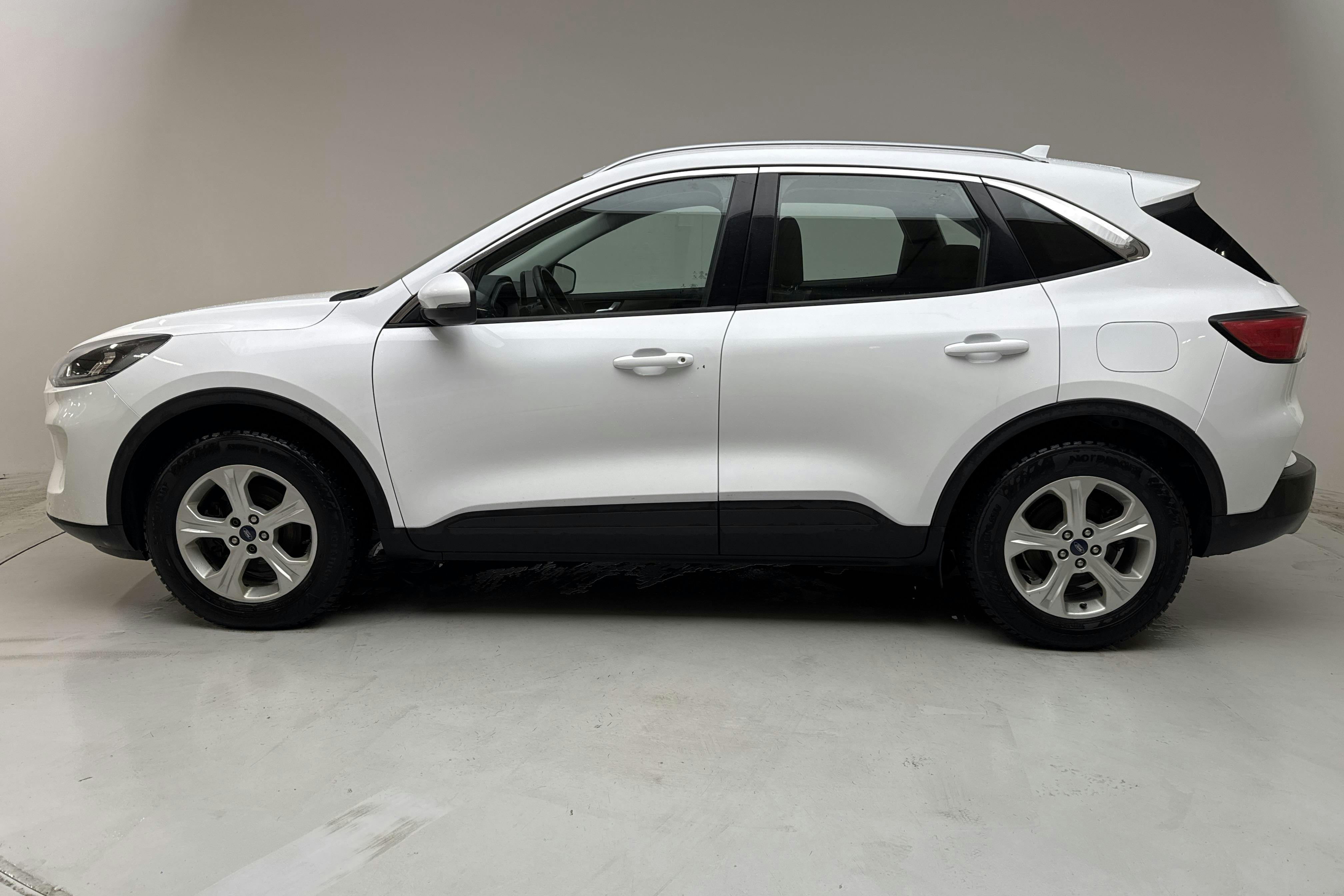 Presentation photo 2 of 14: Ford Kuga 2.5 Elhybrid AWD (190hk) - 240 520 km - Automatic - white - 2022