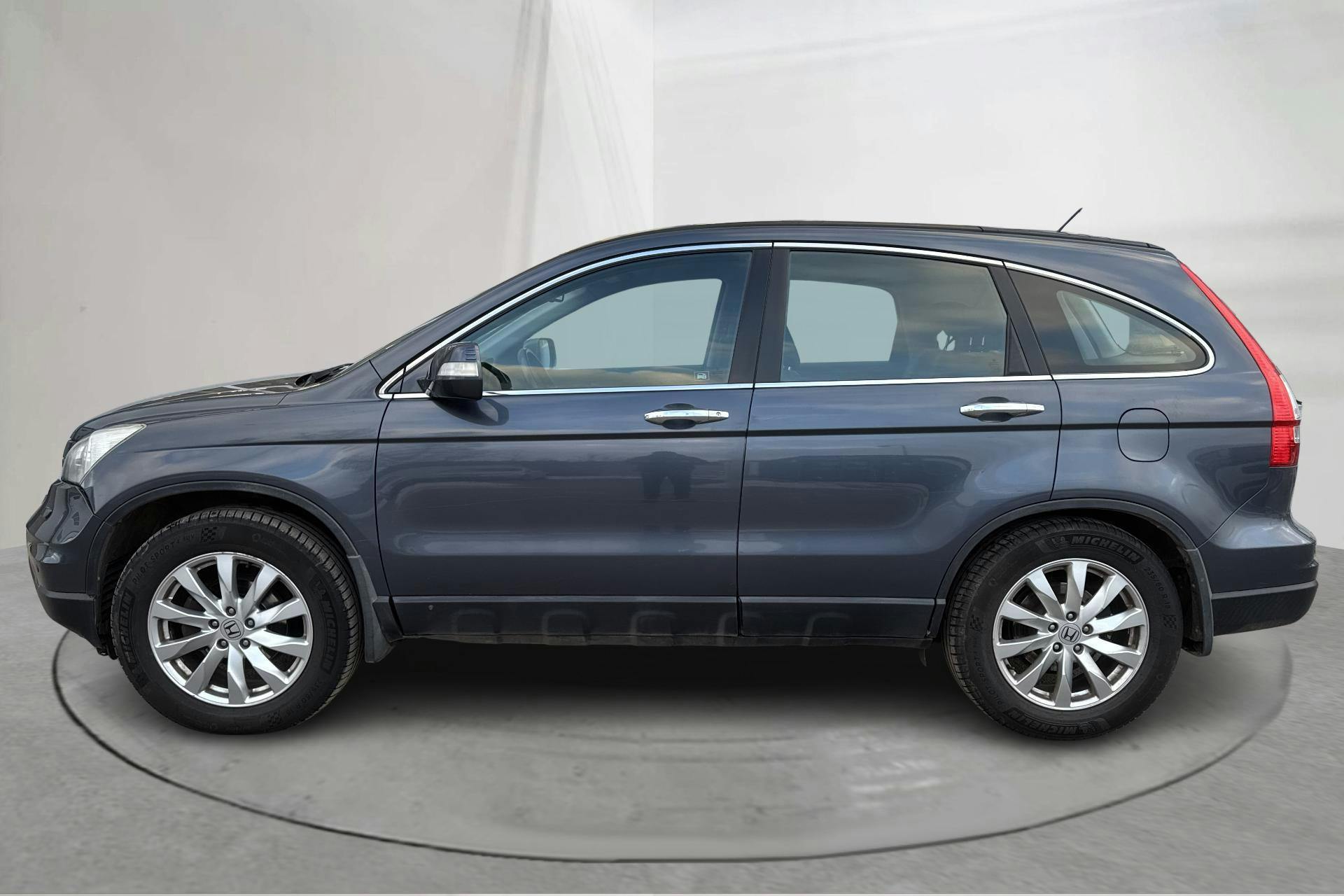 Presentationsfoto 2 av 14: Honda CR-V 2.2 I-CTDI (150hk) - 22 076 mil - Automat - Dark Grey - 2010