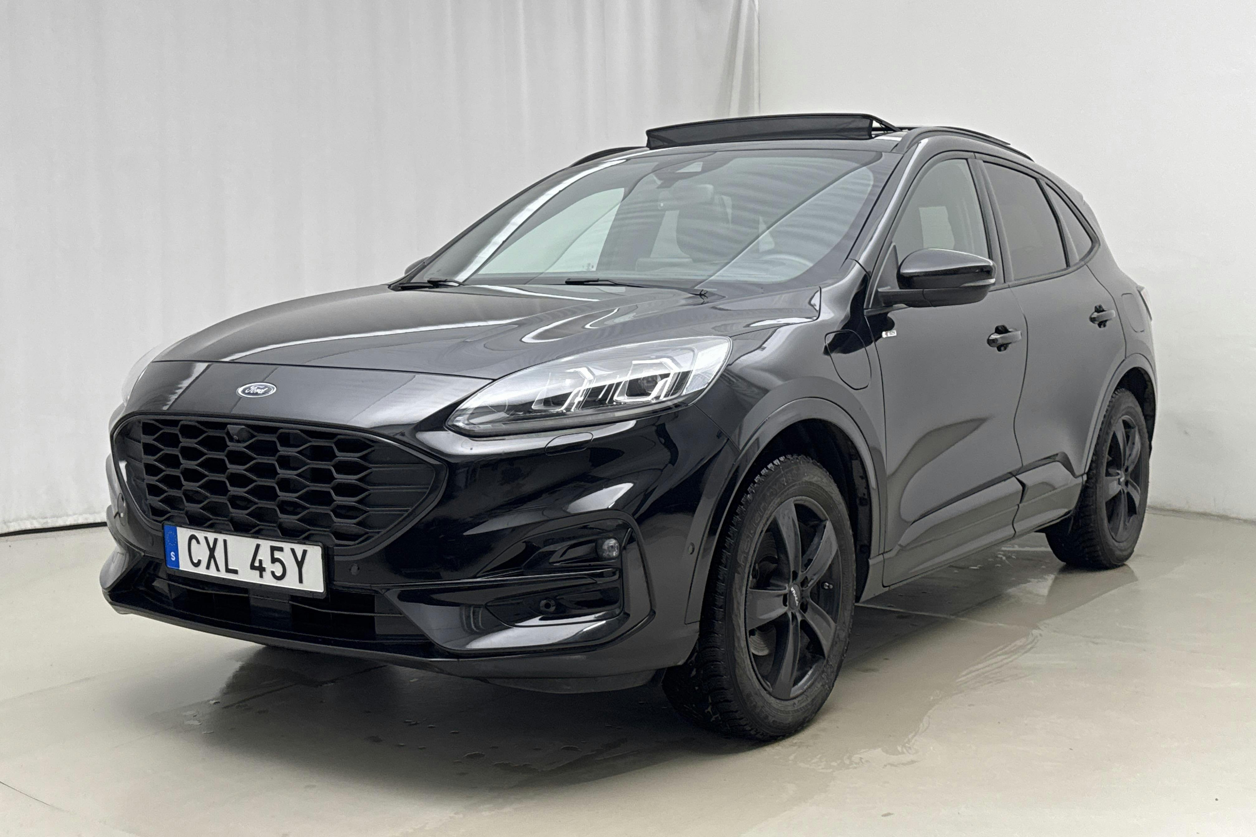 Præsentationsfoto 1 af 23: Ford Kuga 2.5 PHEV (225hk) - 64 250 kilometer - Salgsautomat - Sort - 2022