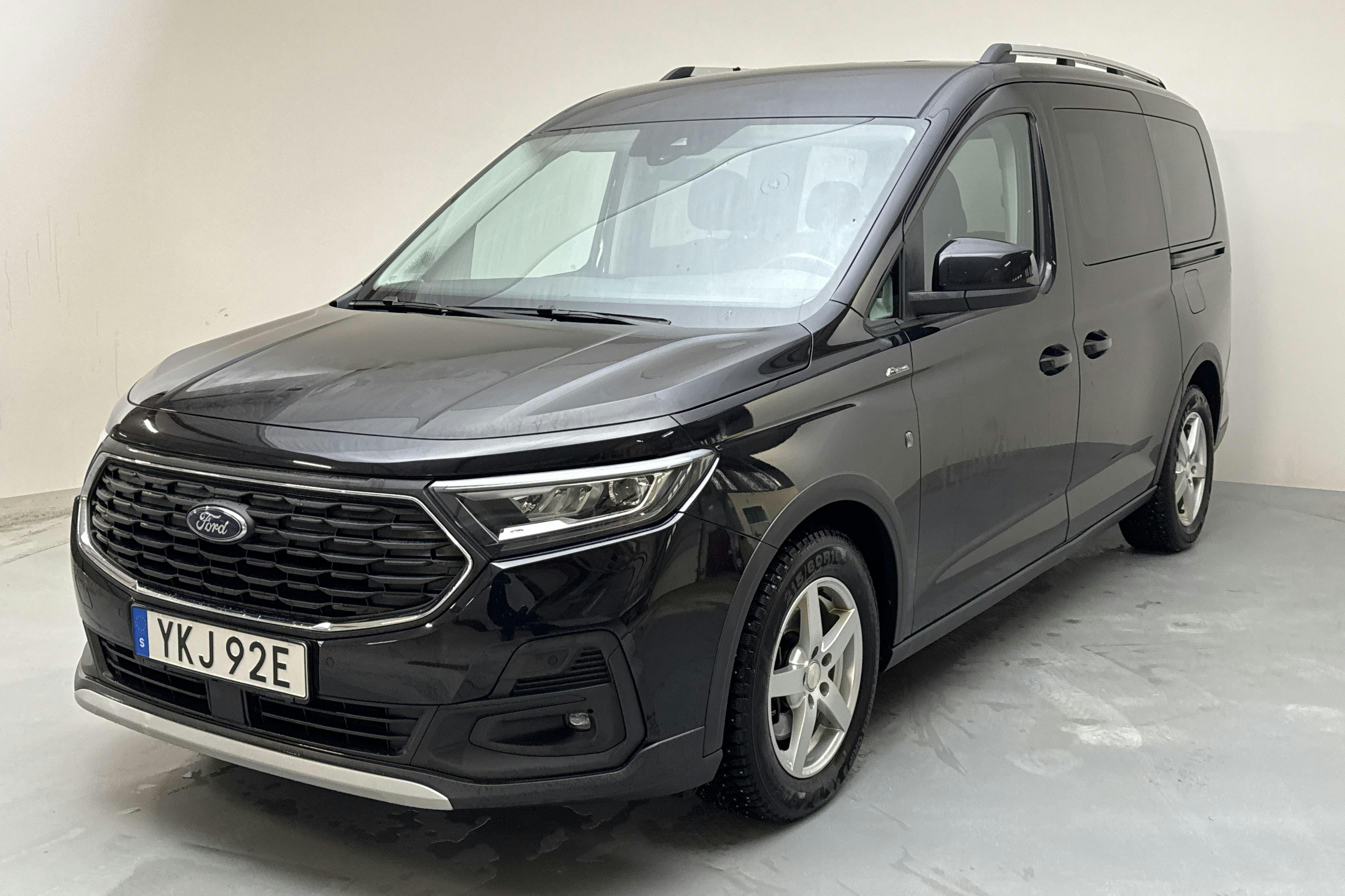 Presentation photo 1 of 16: Ford Tourneo Connect 2.0 (122hk) - 121 800 km - Automatic - black - 2023