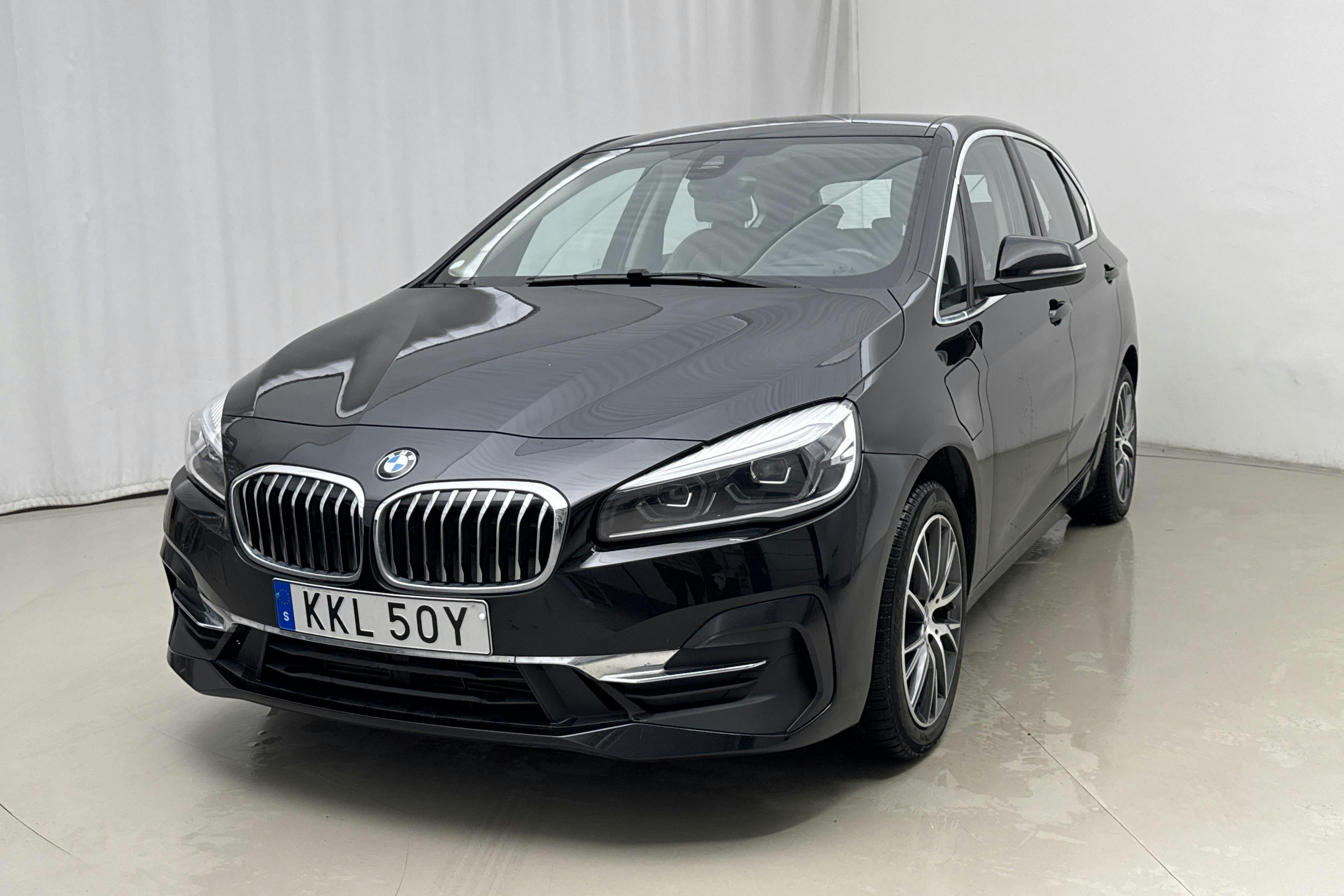 Presentationsfoto 1 av 17: BMW 225xe Active Tourer LCI iPerformance 9,7kWh, F45 (224hk) - 7 331 mil - Automat - svart - 2020