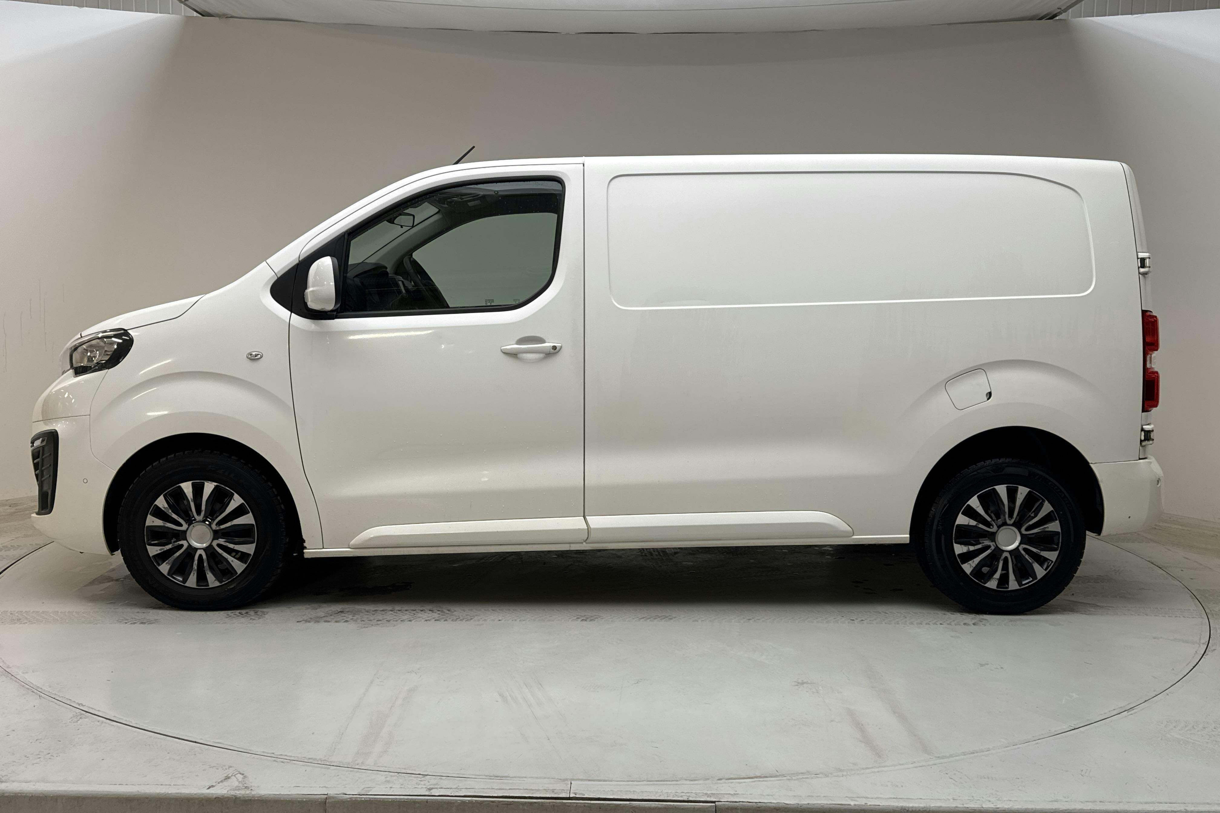 Presentation photo 2 of 12: Peugeot Expert BlueHDi Skåp (177hk) - 100 310 km - Automatic - white - 2017