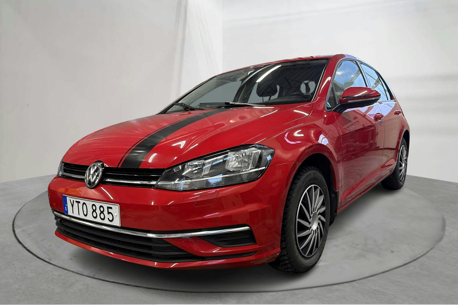 Presentationsfoto 1 av 14: VW Golf VII 1.0 TSI 5dr (115hk) - 7 803 mil - Automat - röd - 2019