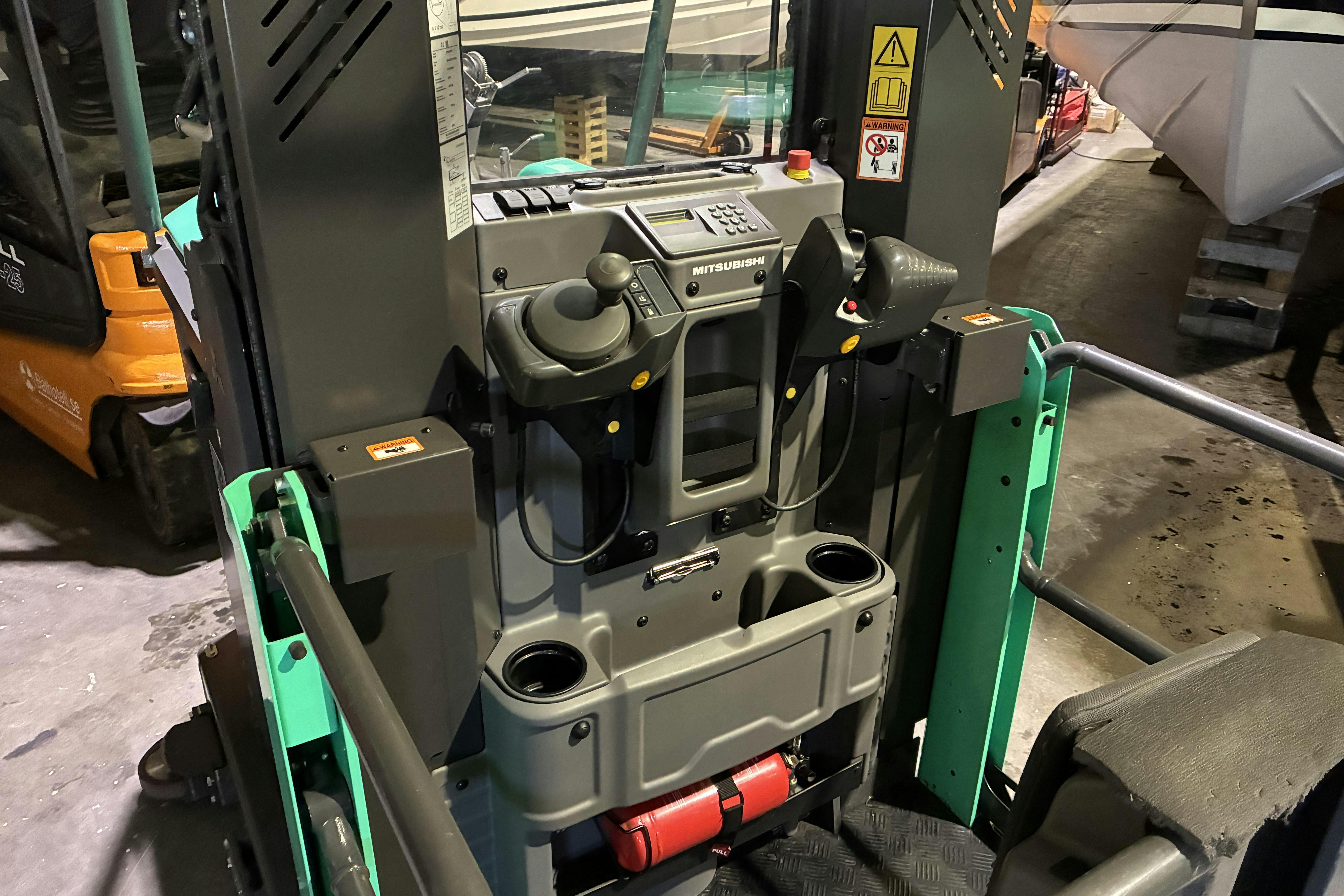 Presentationsfoto 2 av 16: Mitsubishi OPBH12PH Truck -  - 2022