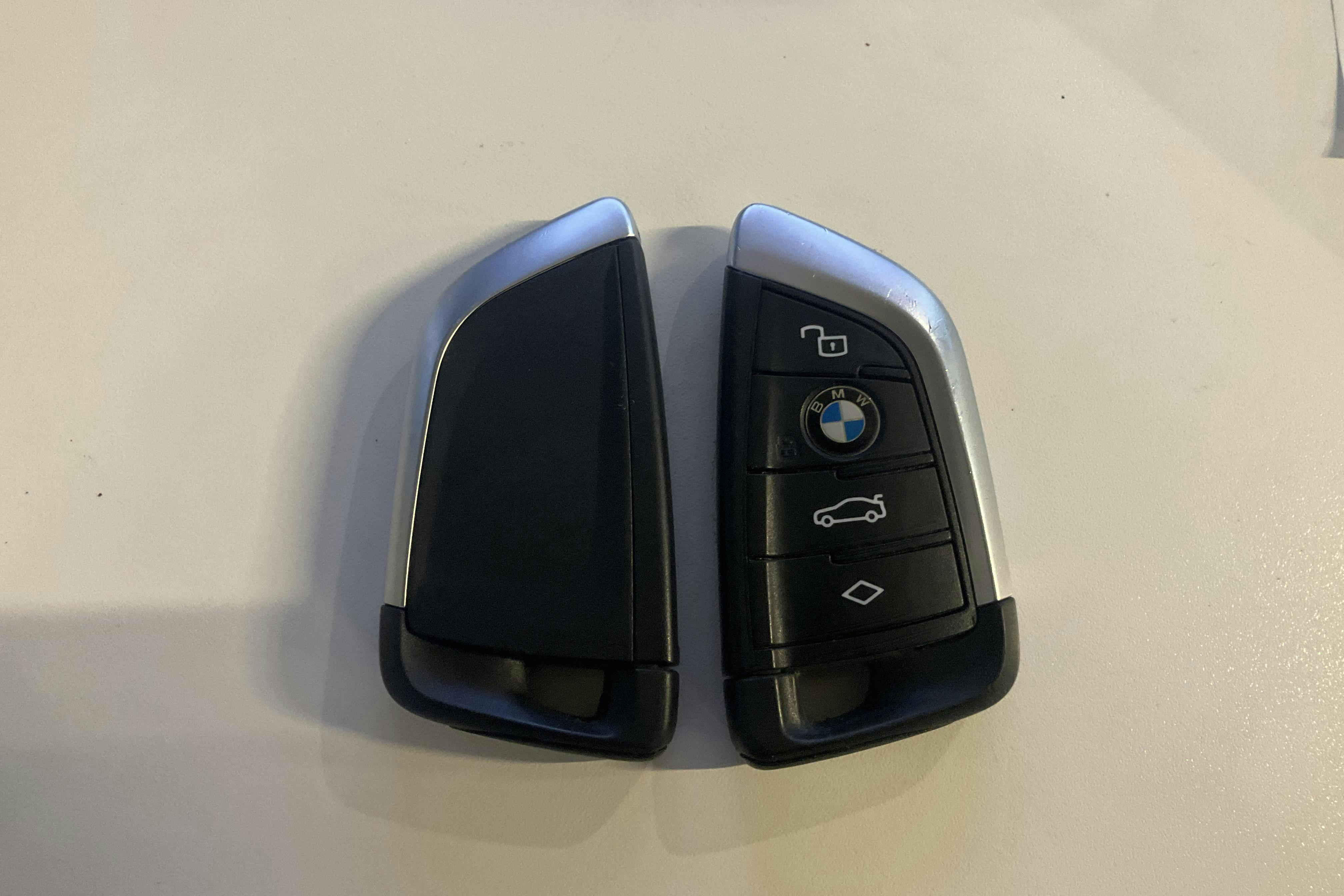 Præsentationsfoto 23 af 23: BMW i4 eDrive40, G26 (340hk) - 139 250 kilometer - Salgsautomat - Sort - 2024