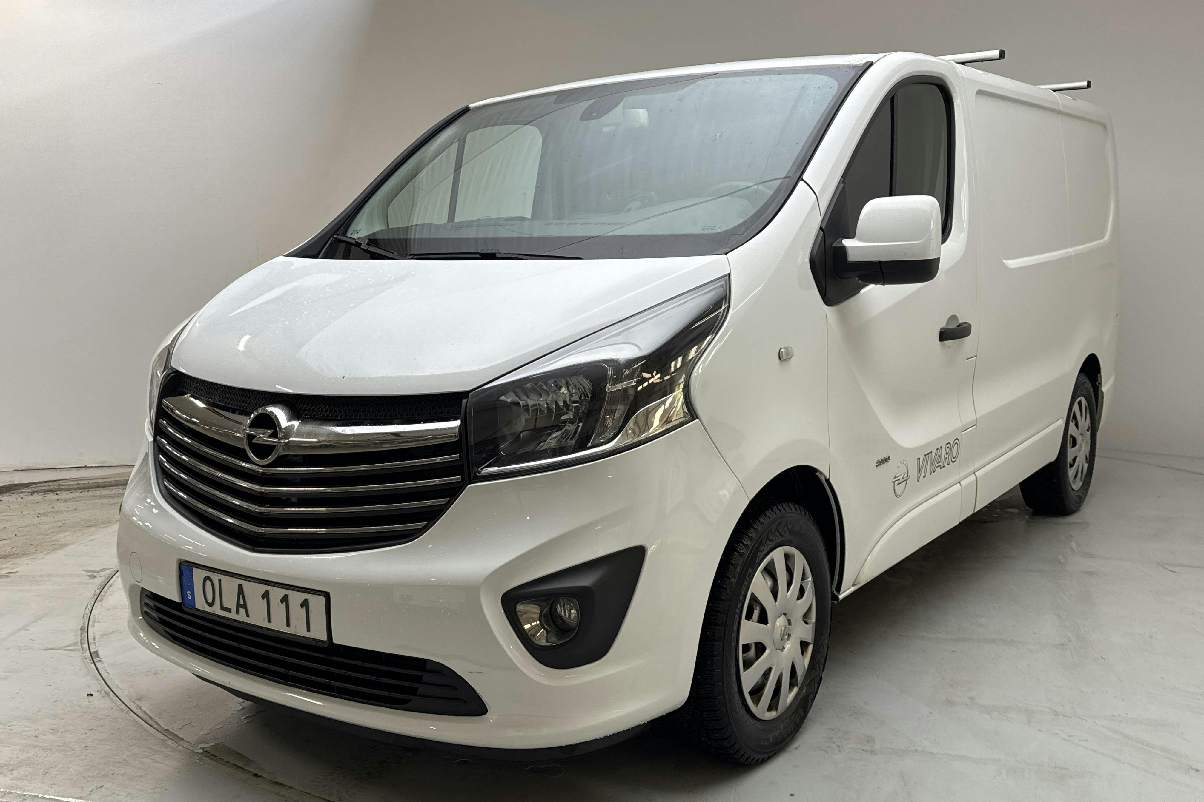Presentation photo 1 of 11: Opel Vivaro 1.6 BITURBO (125hk) - 122 260 km - Manual - white - 2017