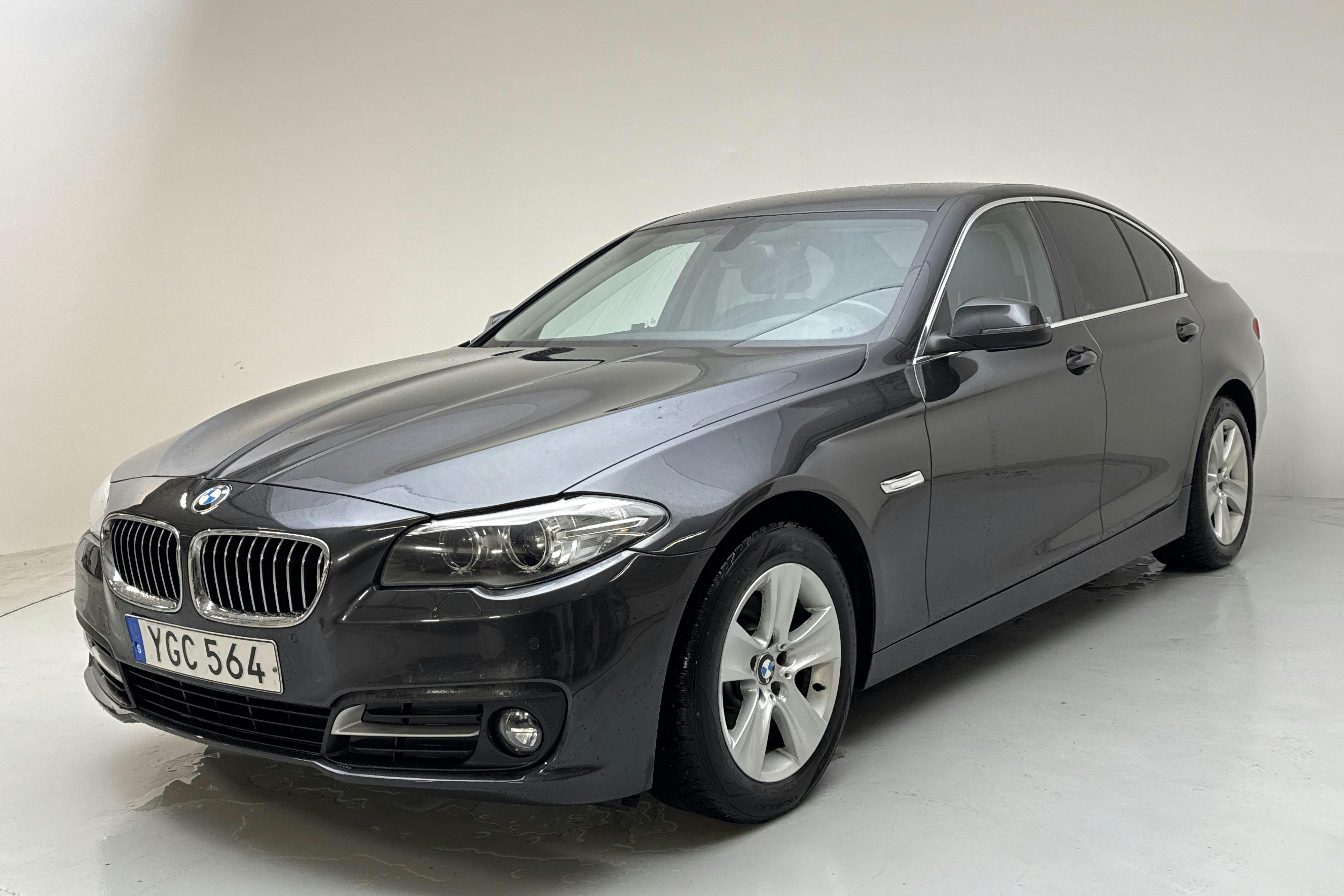 Esitlusfoto 1 aadressil 12: BMW 520d xDrive Sedan, F10 (190hk) - 88 410 km - Automaatne - hall - 2016