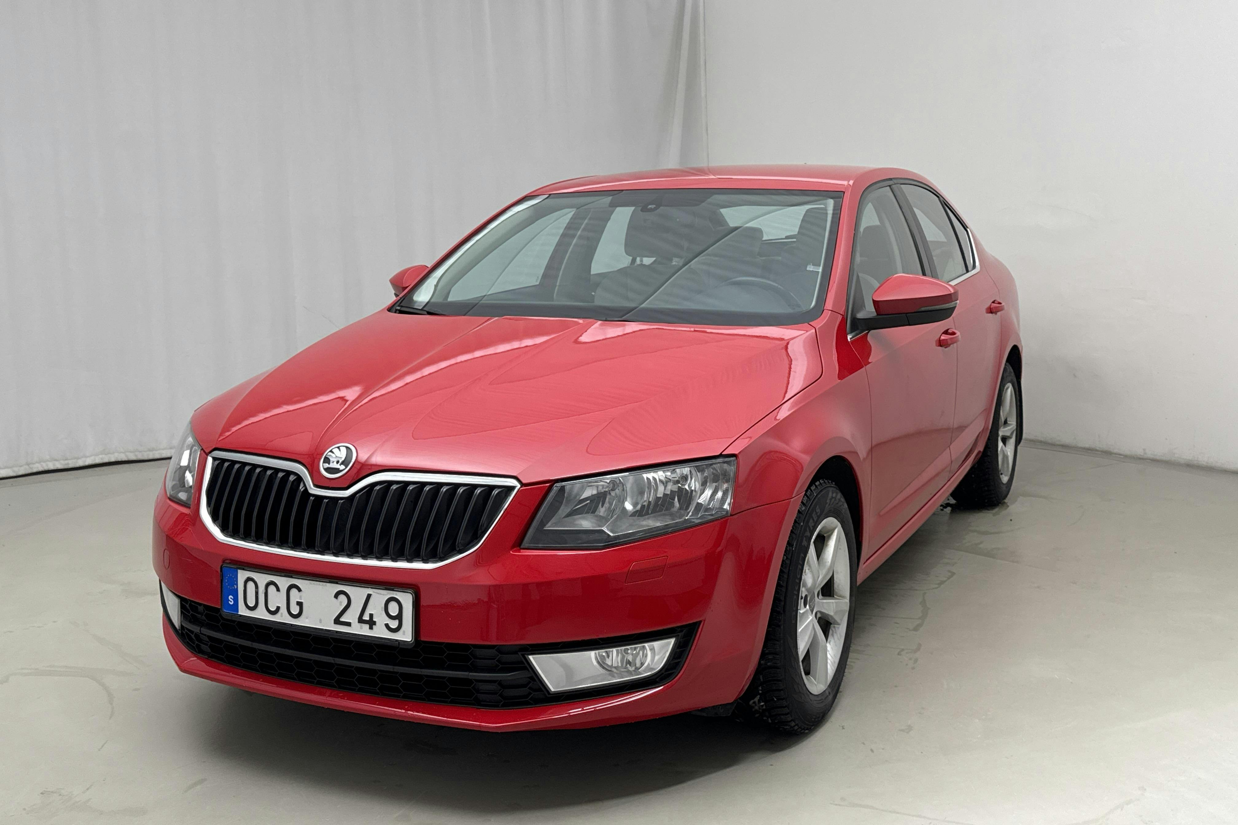 Præsentationsfoto 1 af 12: Skoda Octavia III 1.2 TSI (105hk) - 157 480 kilometer - Salgsautomat - Rød farve - 2014