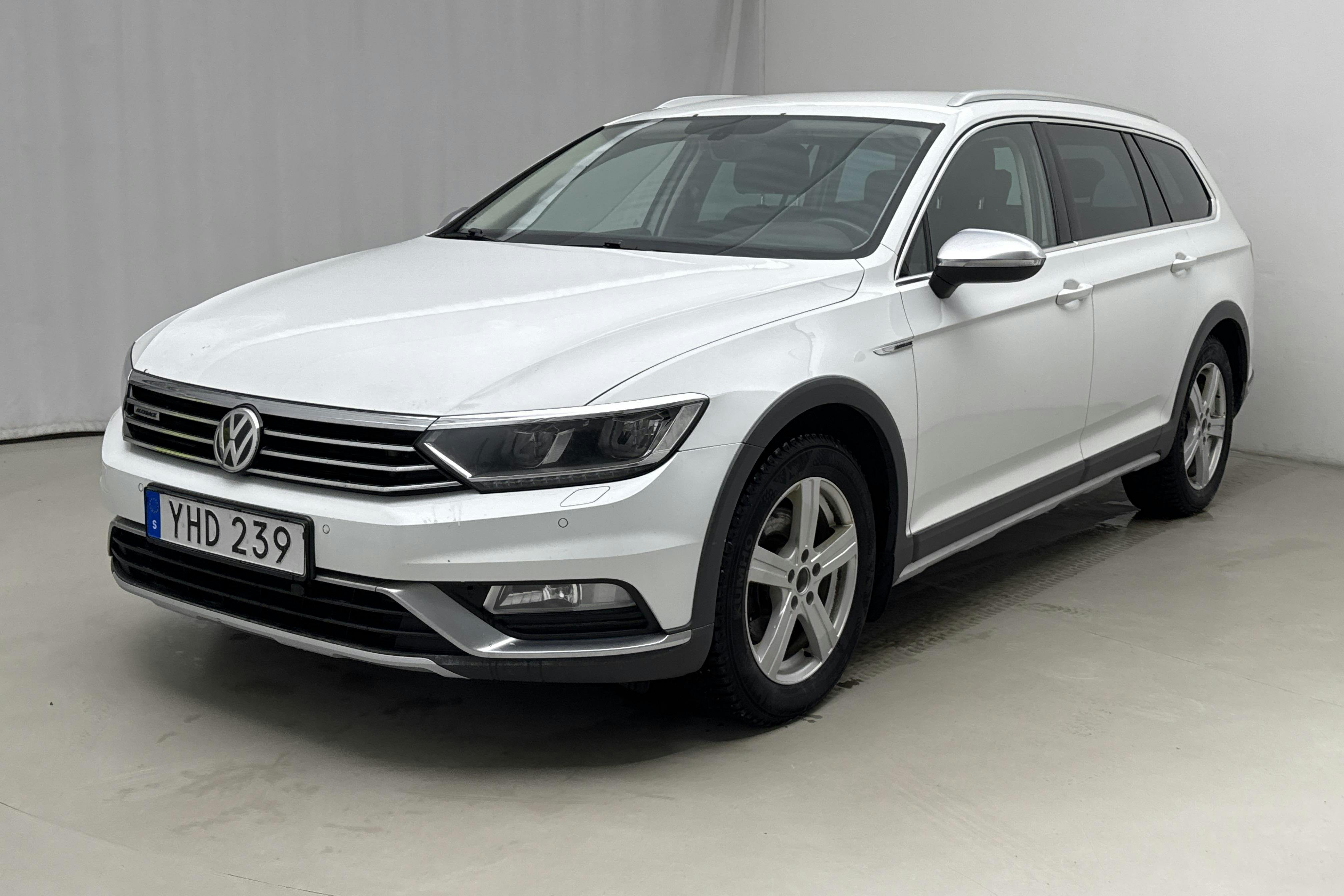 Presentationsfoto 1 av 15: VW Passat Alltrack 2.0 TDI 4MOTION (190hk) - 22 958 mil - Automat - vit - 2017