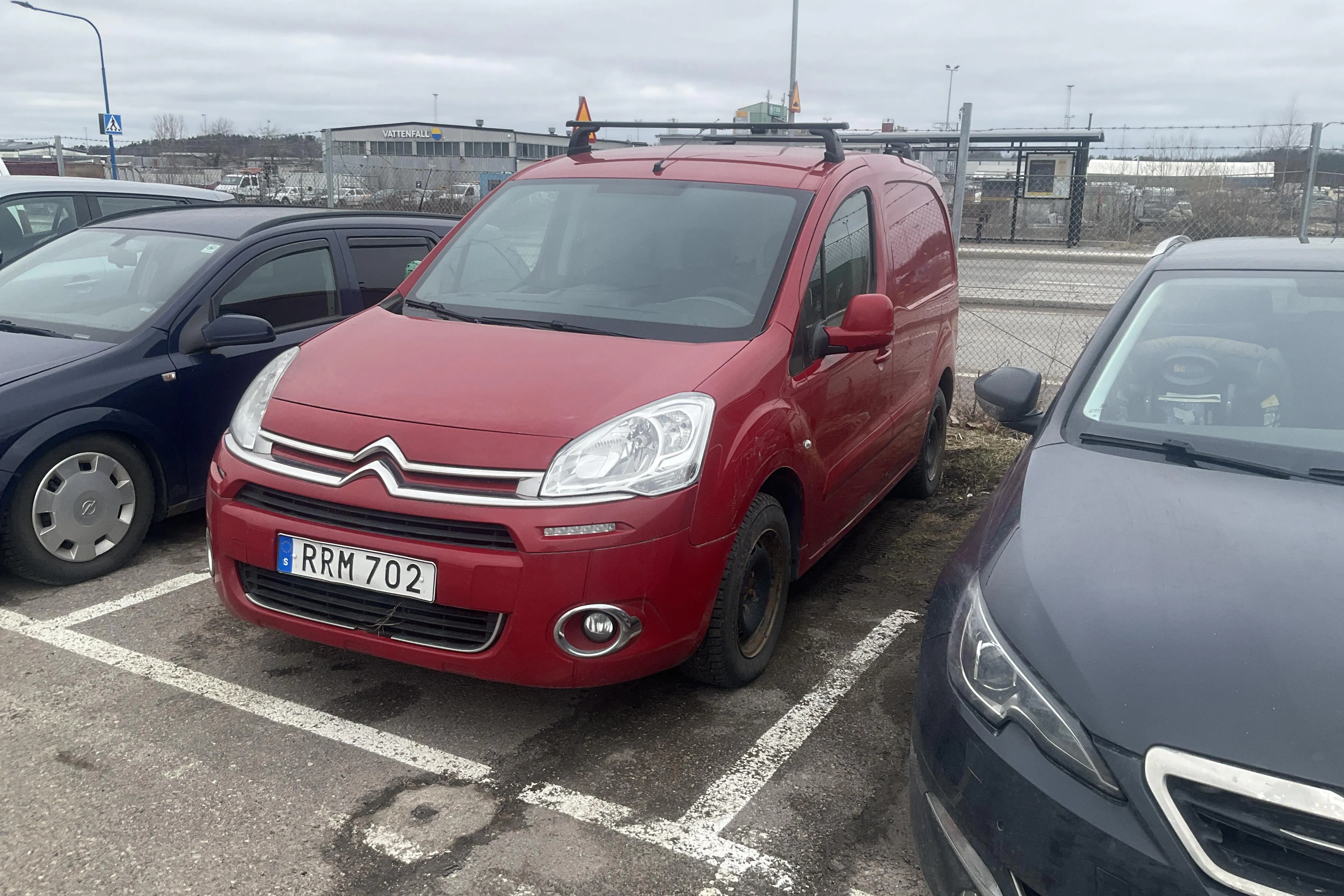 Presentation photo 1 of 7: Citroën Berlingo III 1.6 HDi Skåp (90hk) - 0 km - Manual - red - 2015