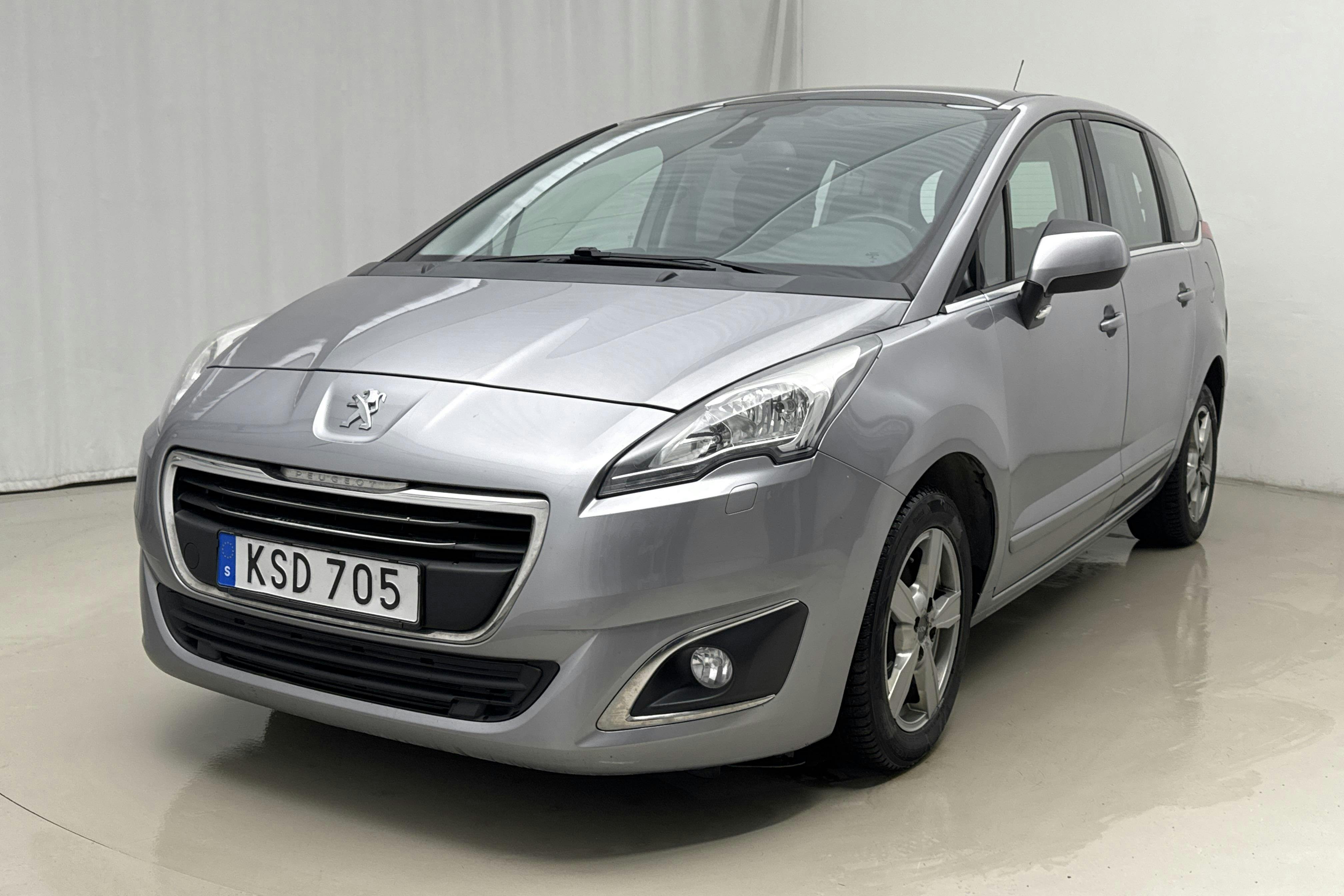 Presentation photo 1 of 21: Peugeot 5008 PureTech (130hk) - 165 030 km - Manual - gray - 2016